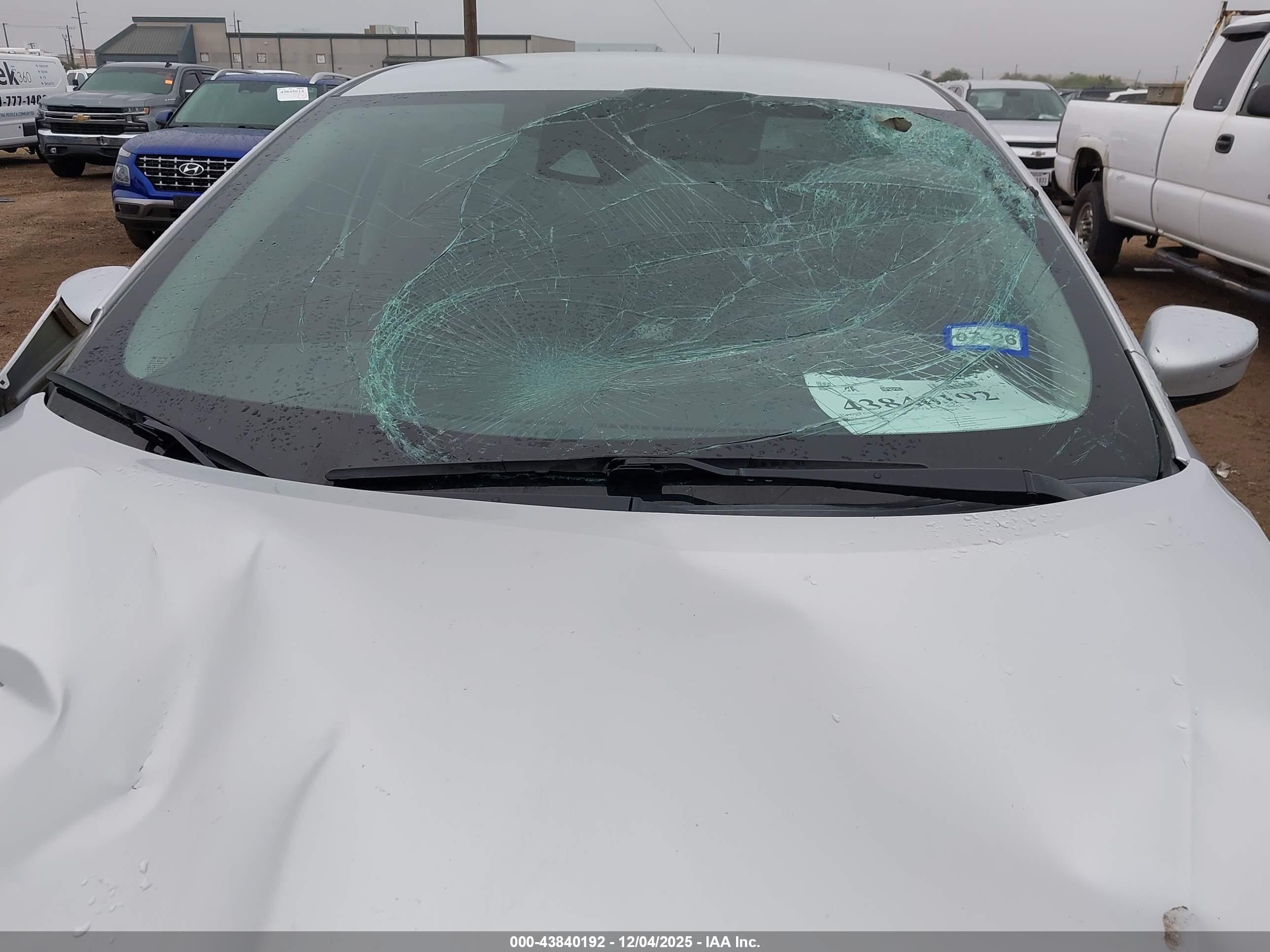 NISSAN VERSA image 6