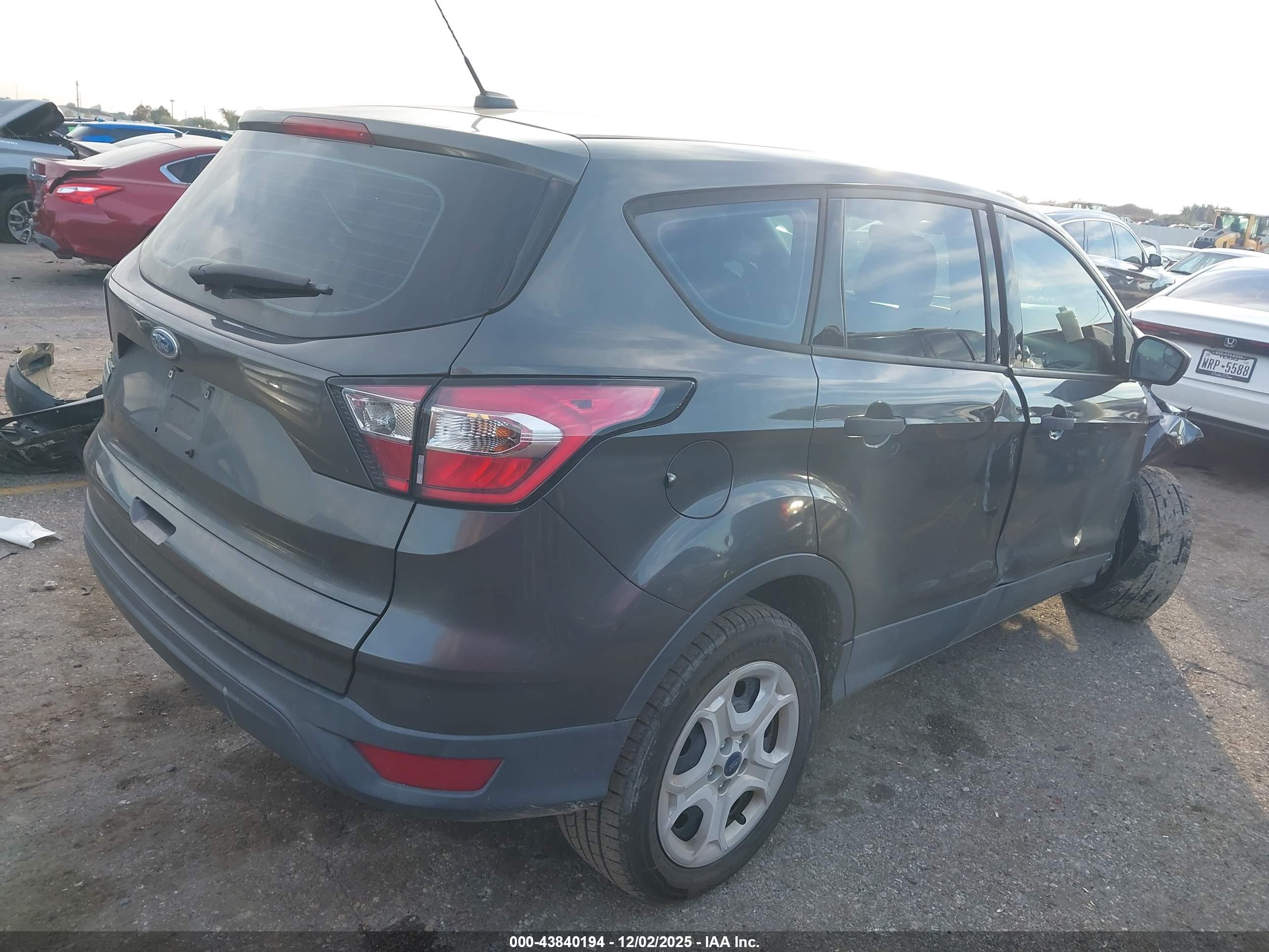 FORD ESCAPE image 4
