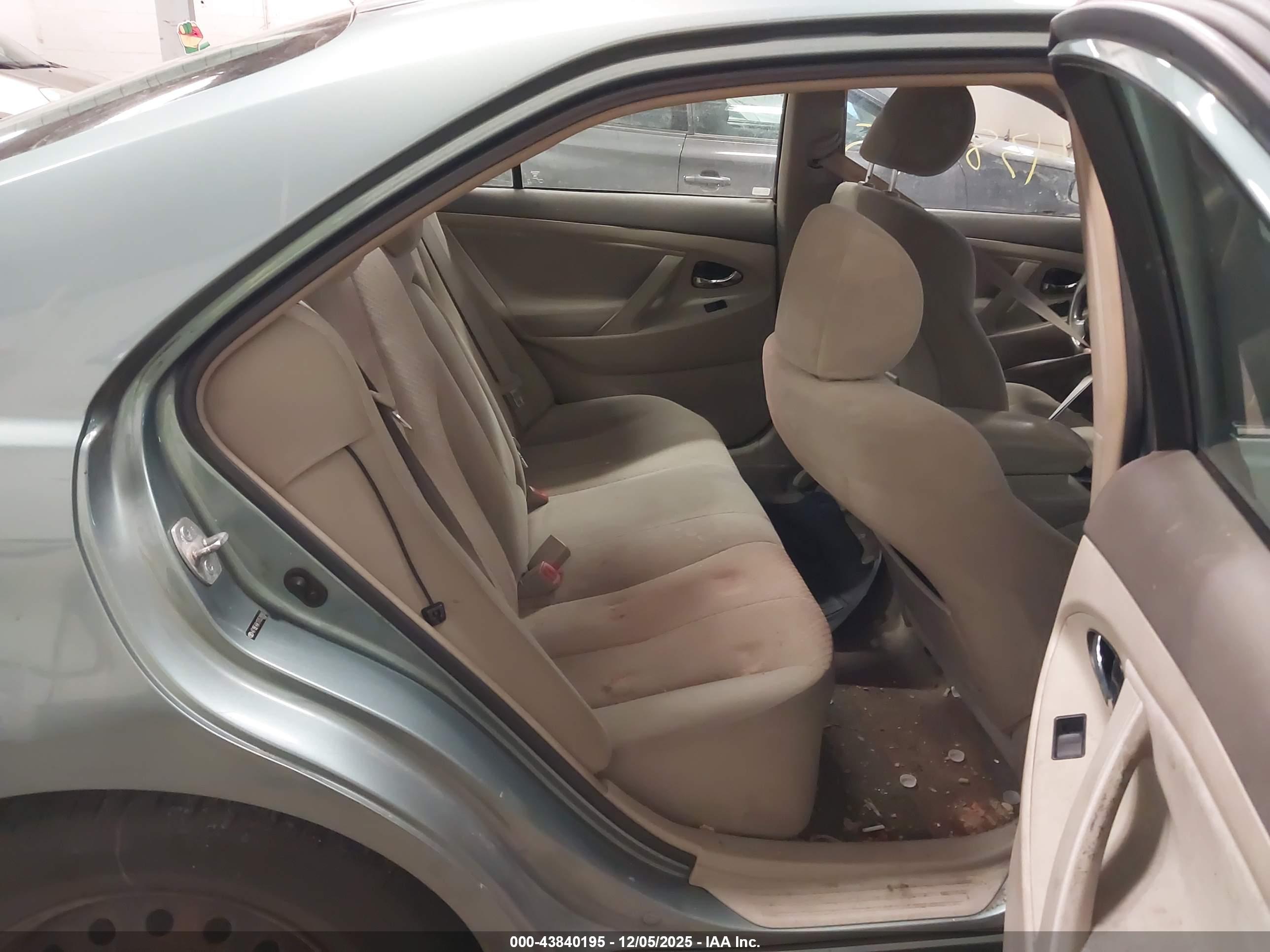 TOYOTA CAMRY image 8