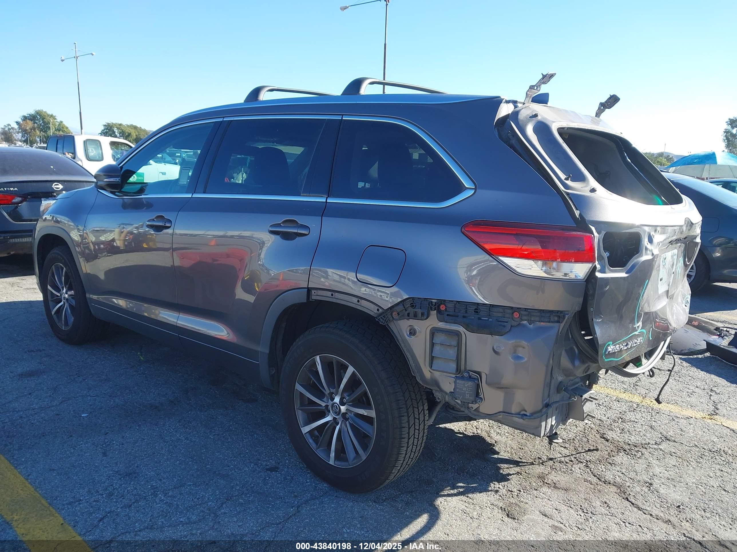 TOYOTA HIGHLANDER image 3
