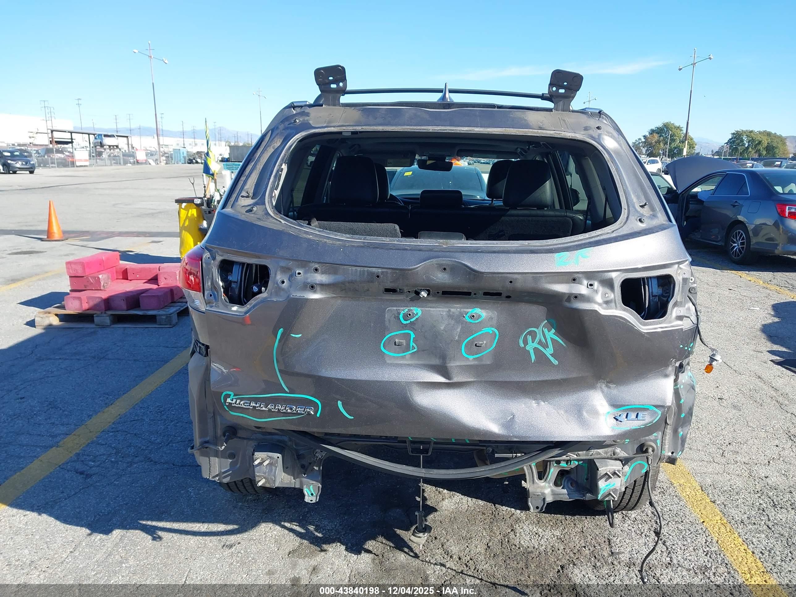 TOYOTA HIGHLANDER image 6