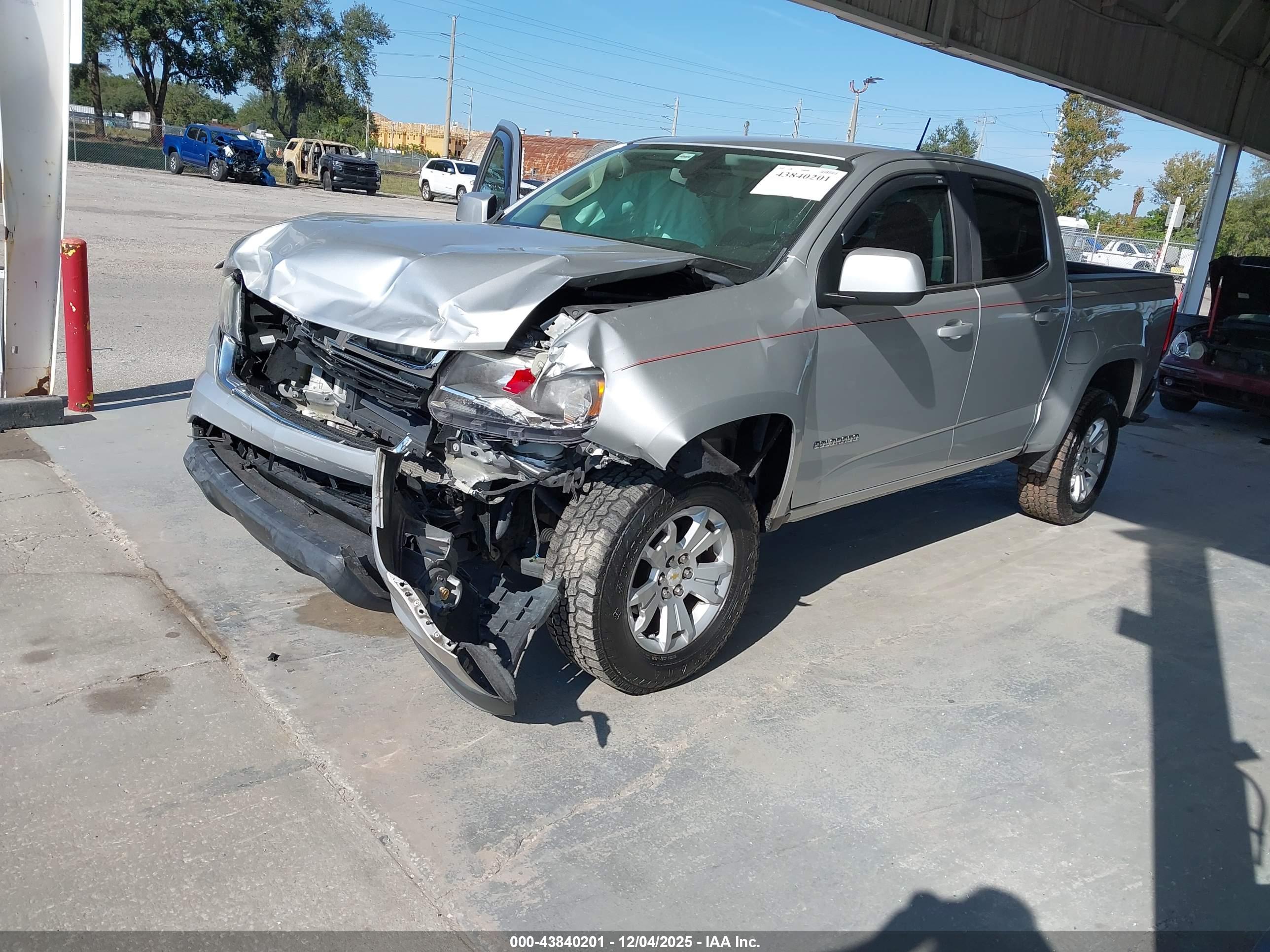 CHEVROLET COLORADO image 2