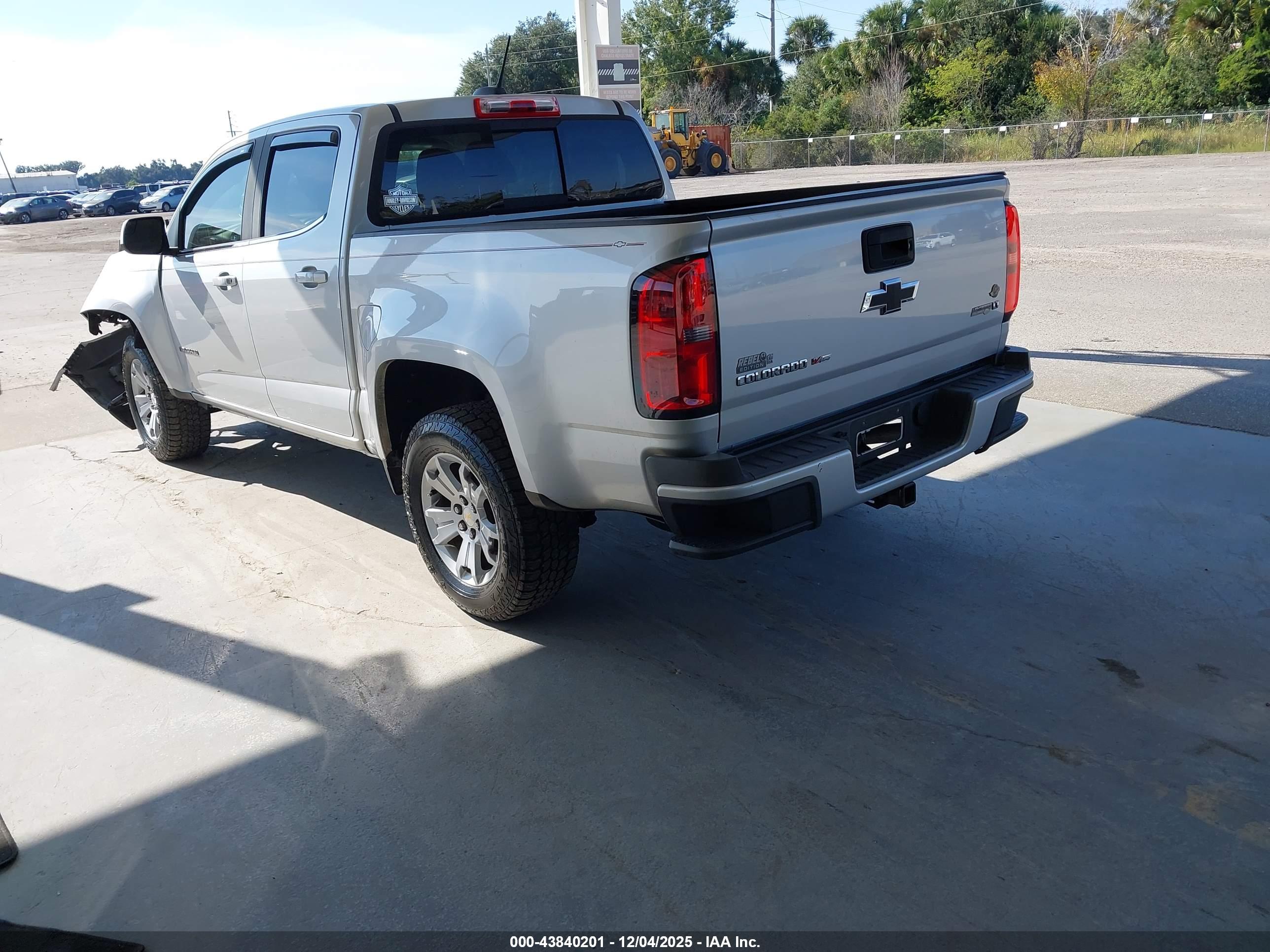 CHEVROLET COLORADO image 3