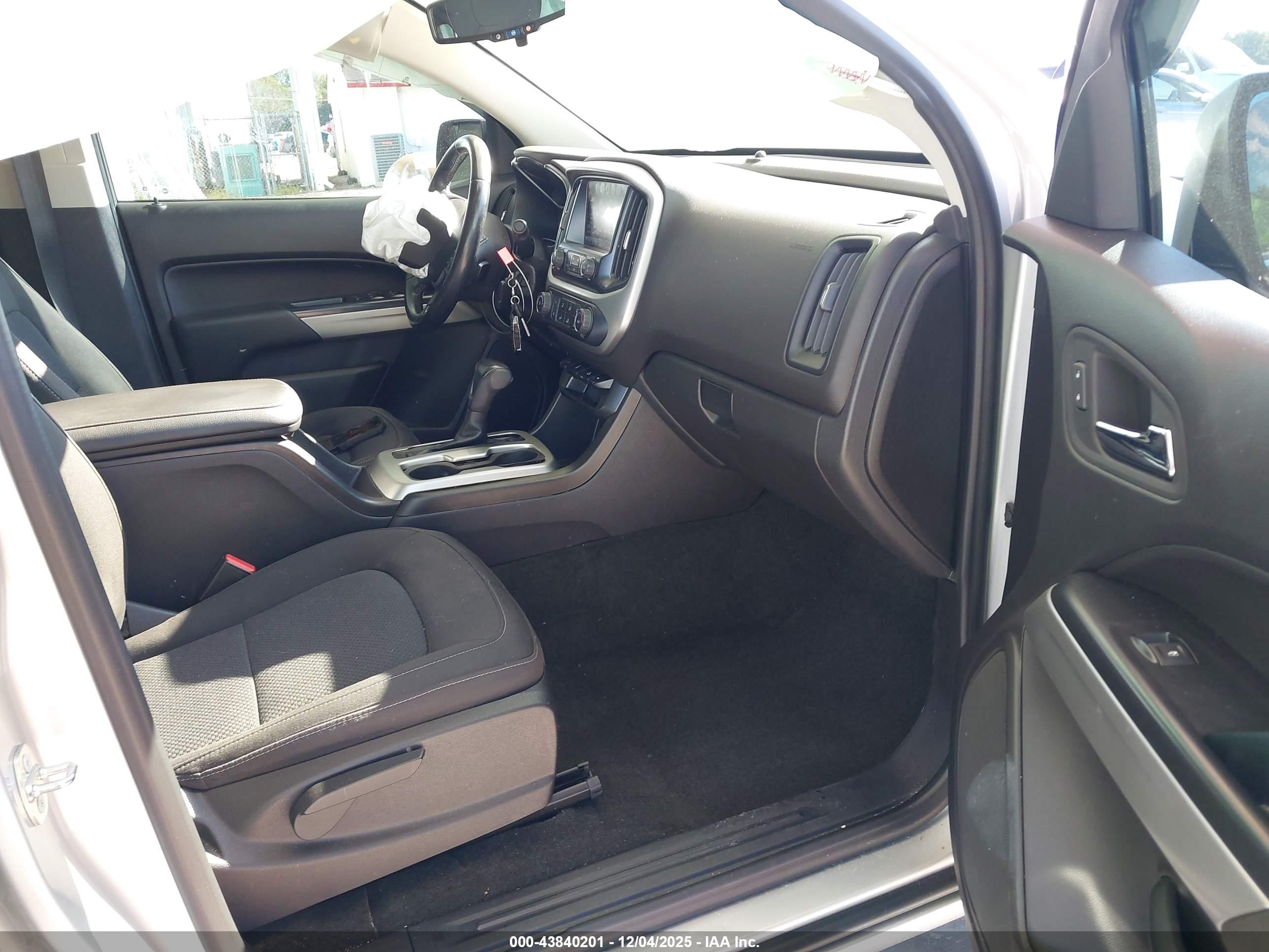 CHEVROLET COLORADO image 5