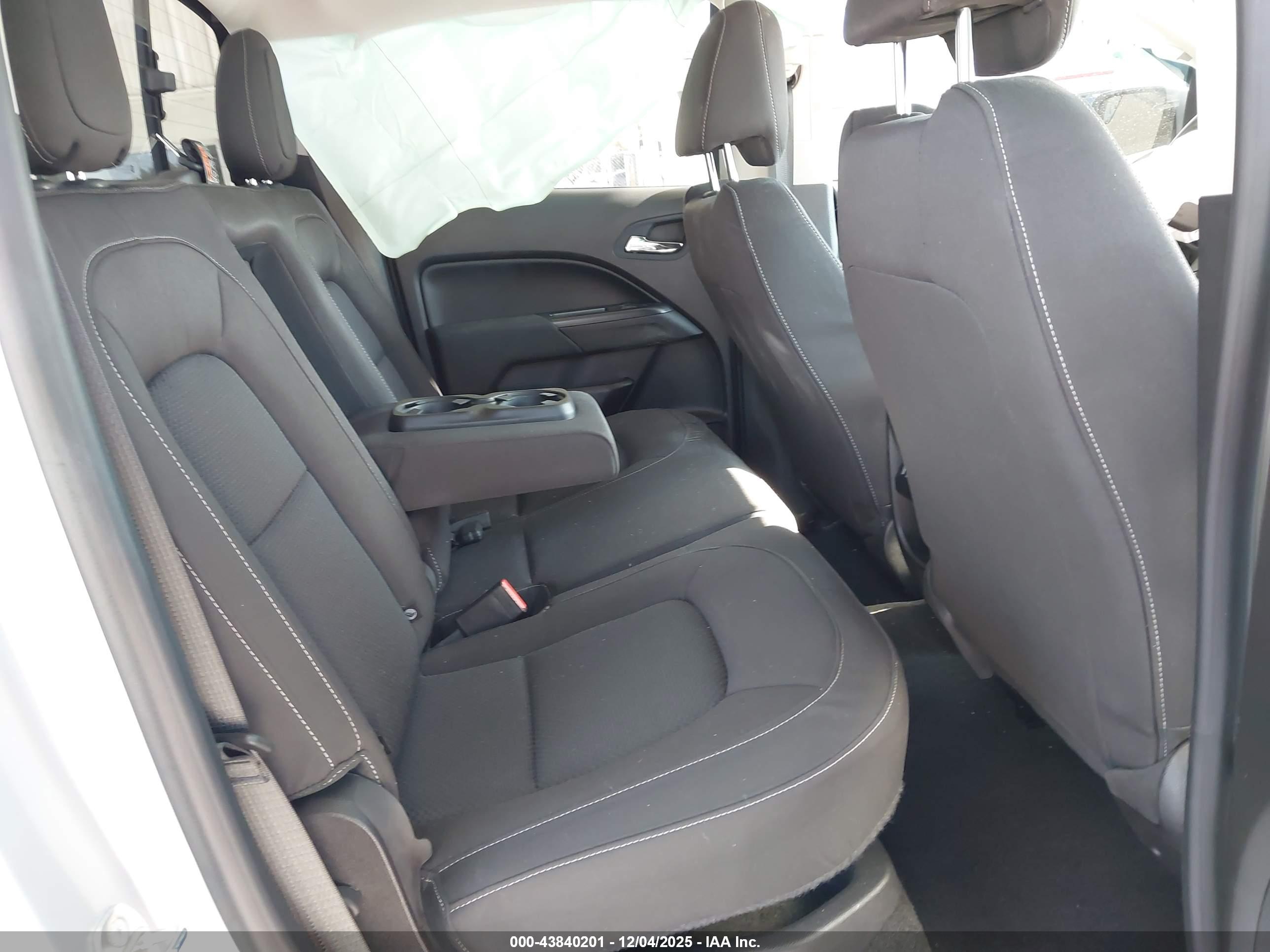 CHEVROLET COLORADO image 8