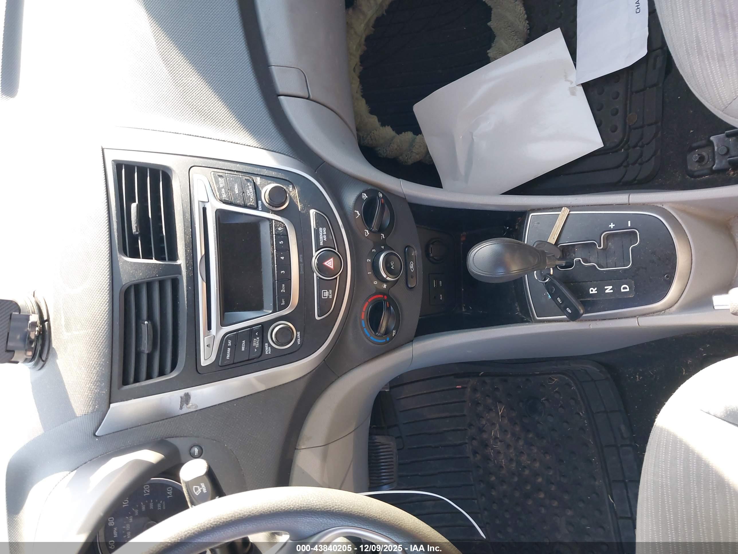 HYUNDAI ACCENT image 11