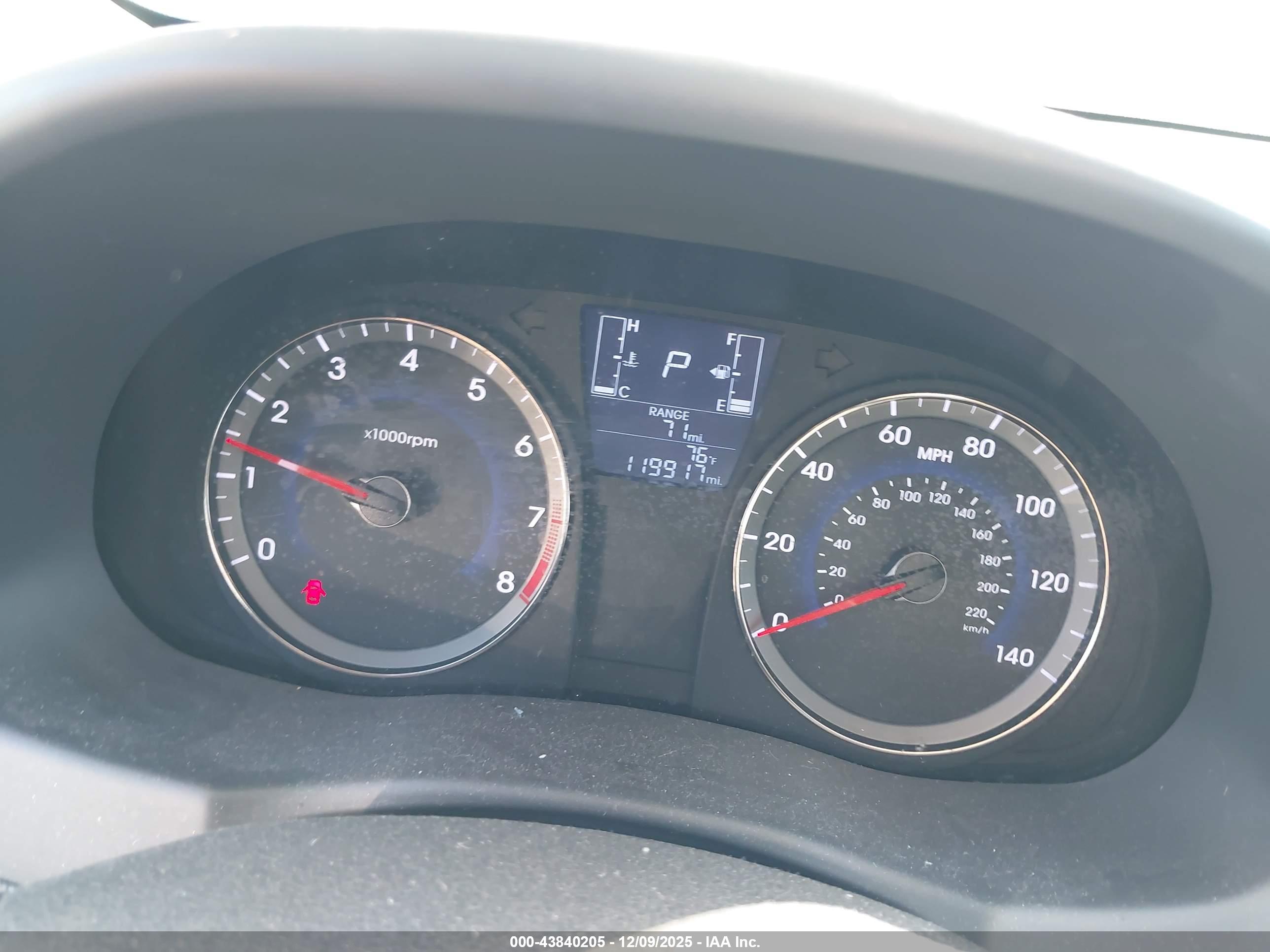 HYUNDAI ACCENT image 7
