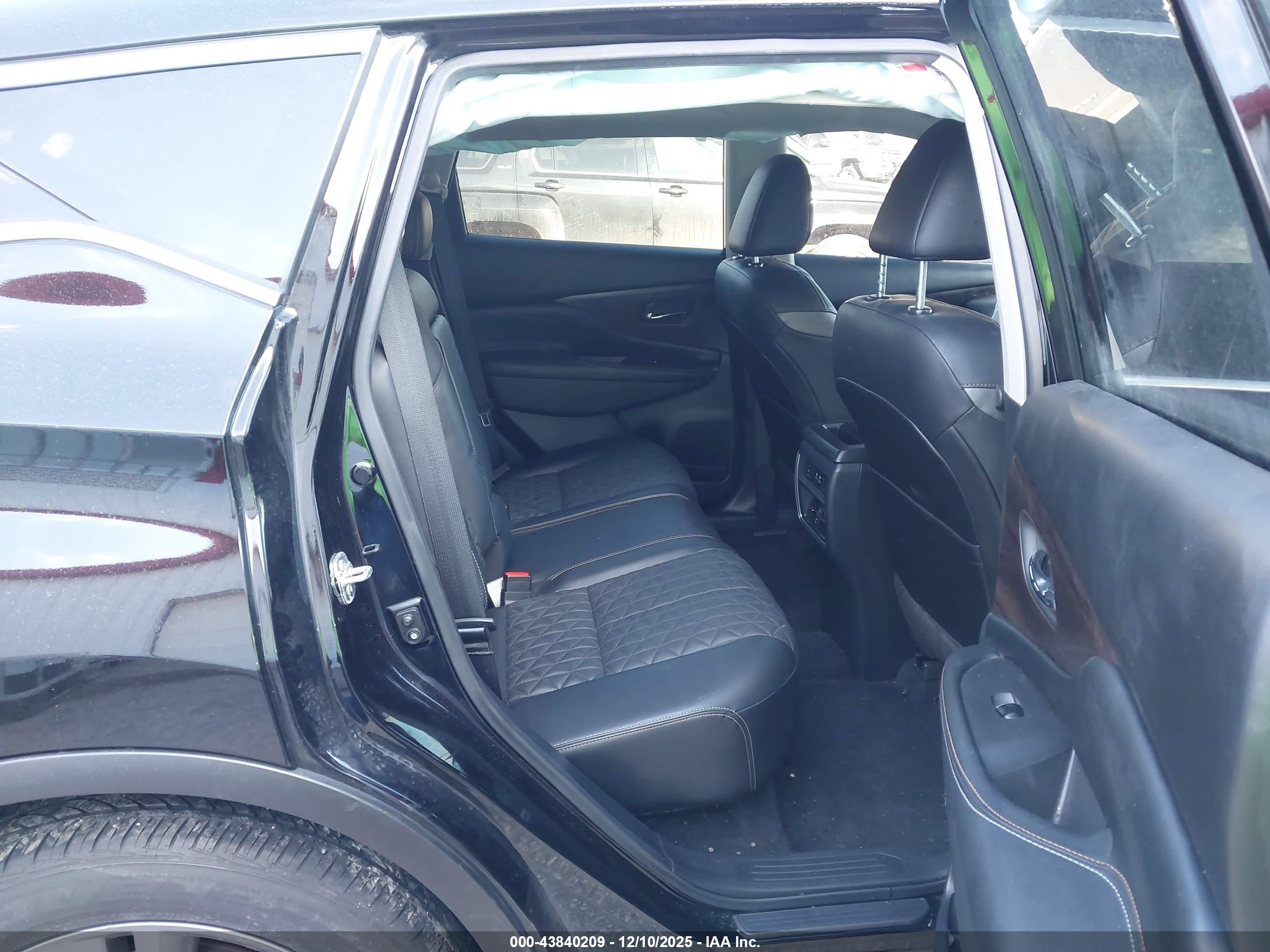 NISSAN MURANO image 8