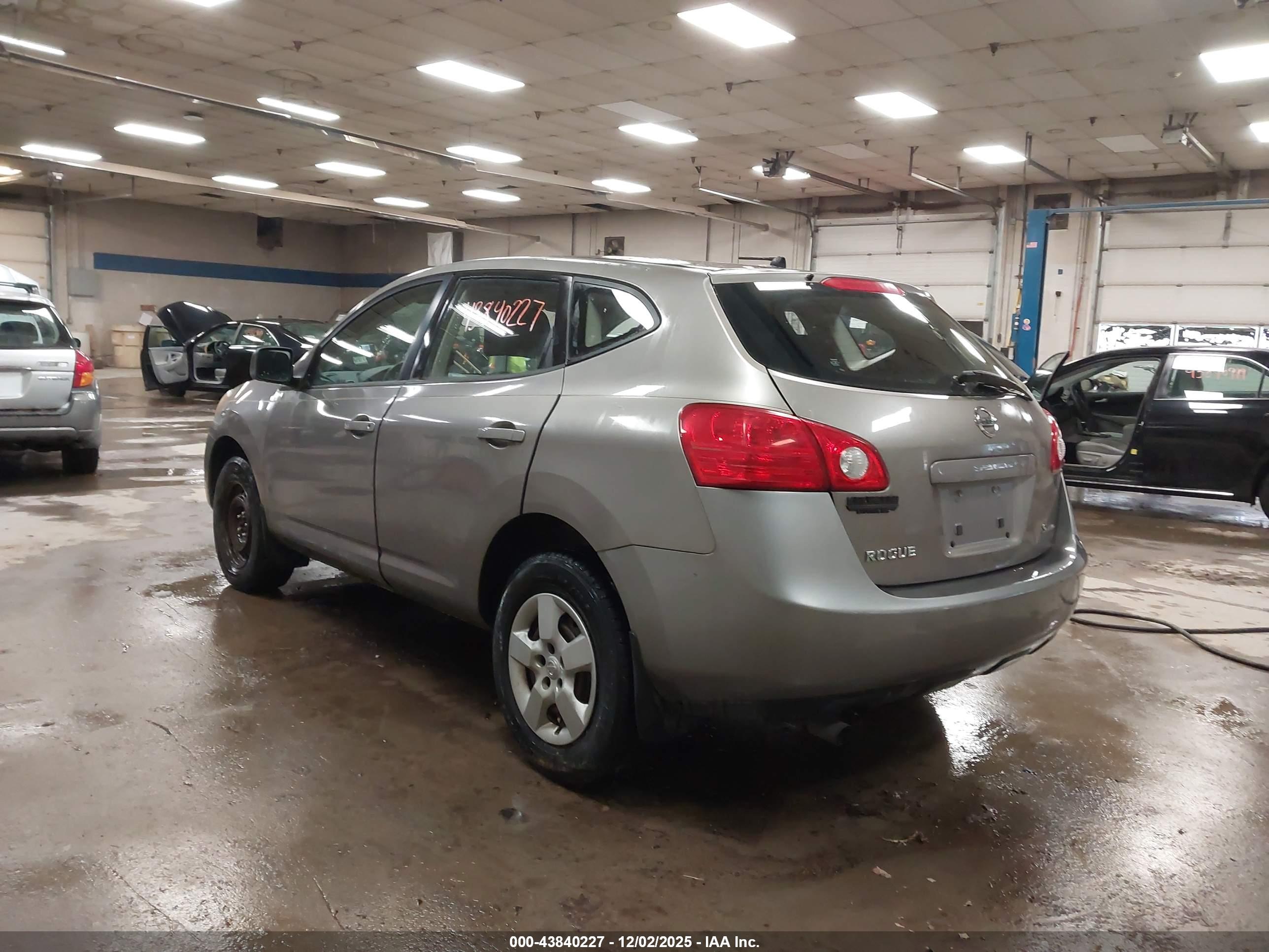 NISSAN ROGUE image 3