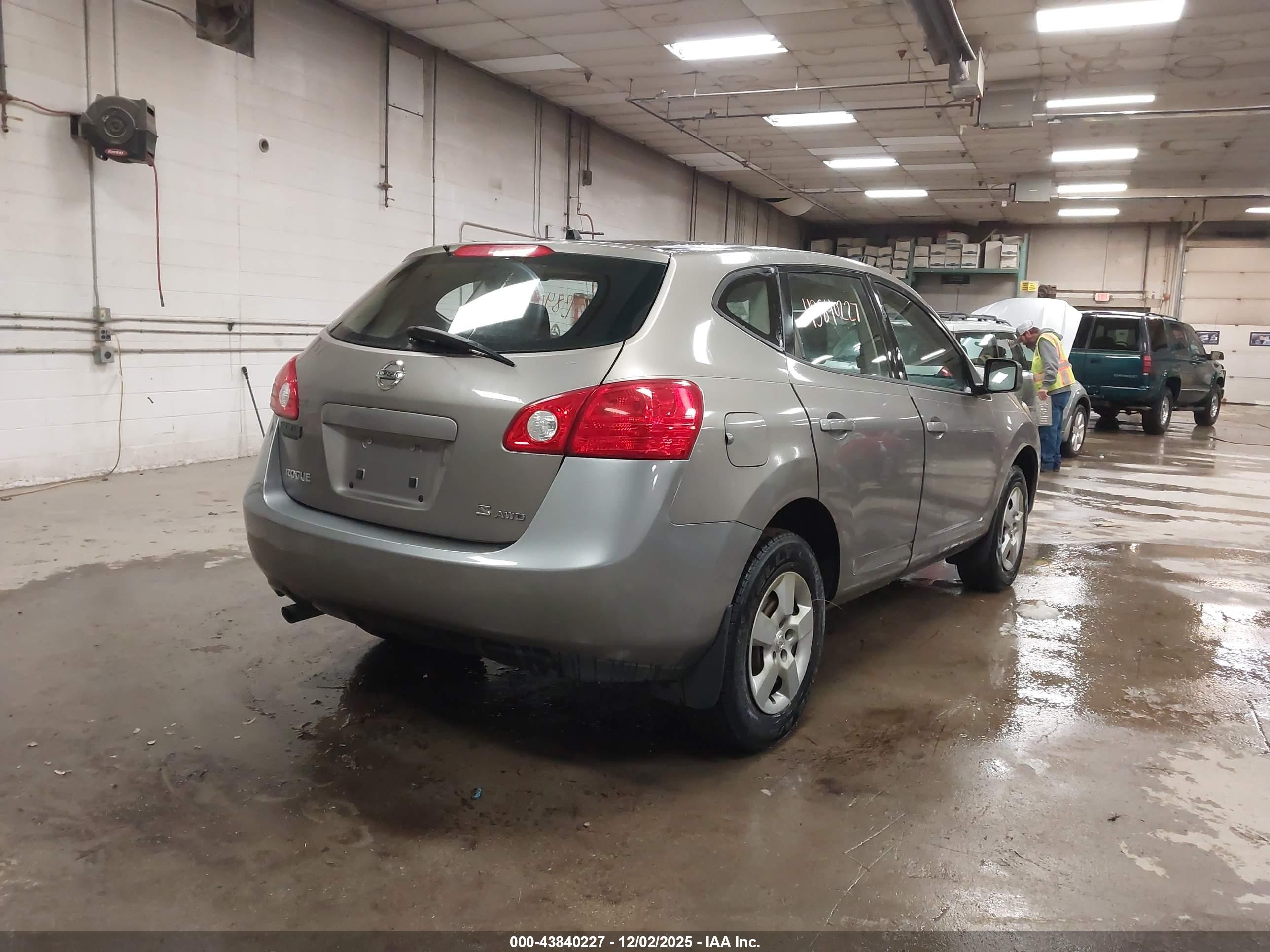 NISSAN ROGUE image 4