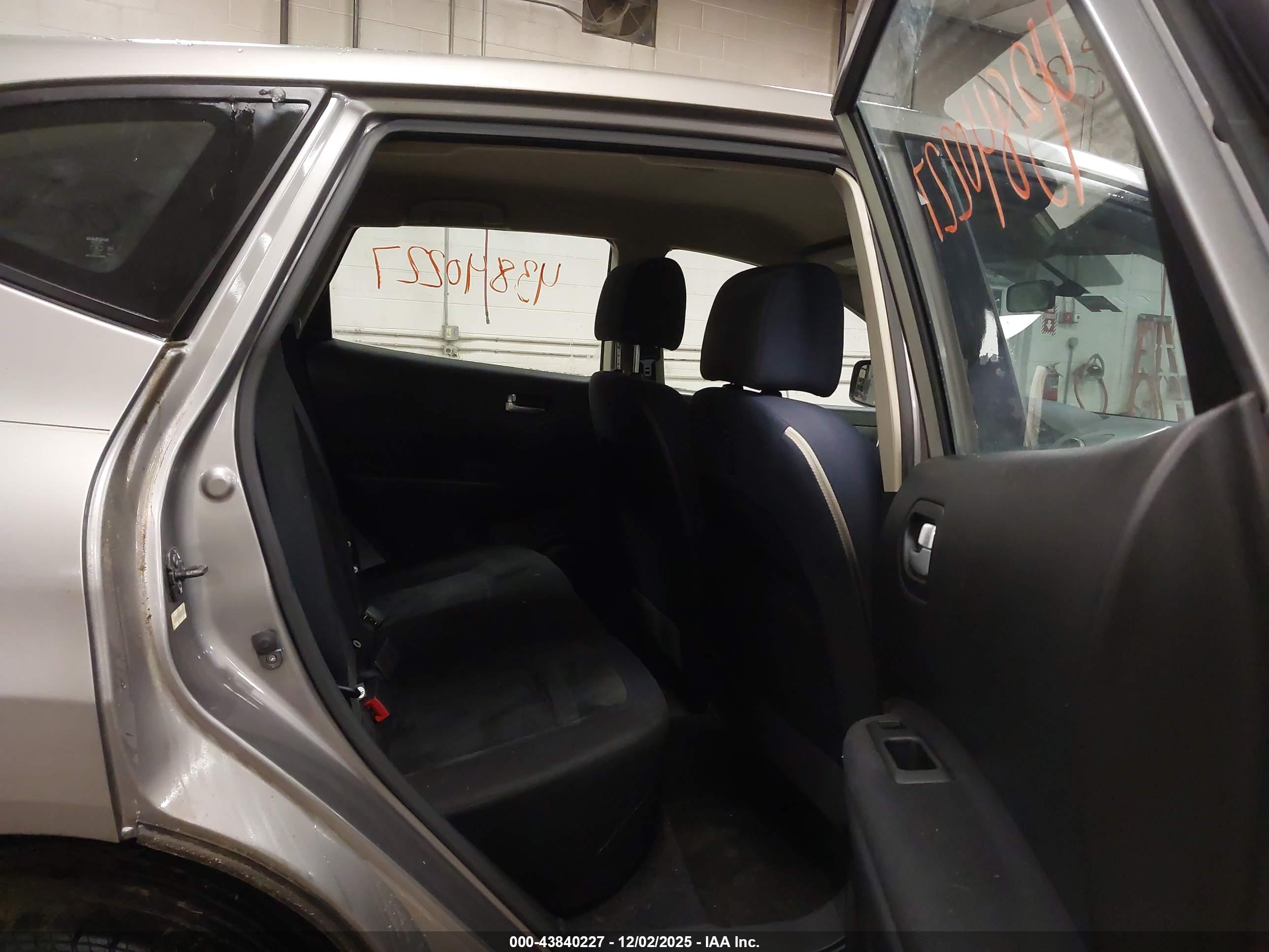 NISSAN ROGUE image 8