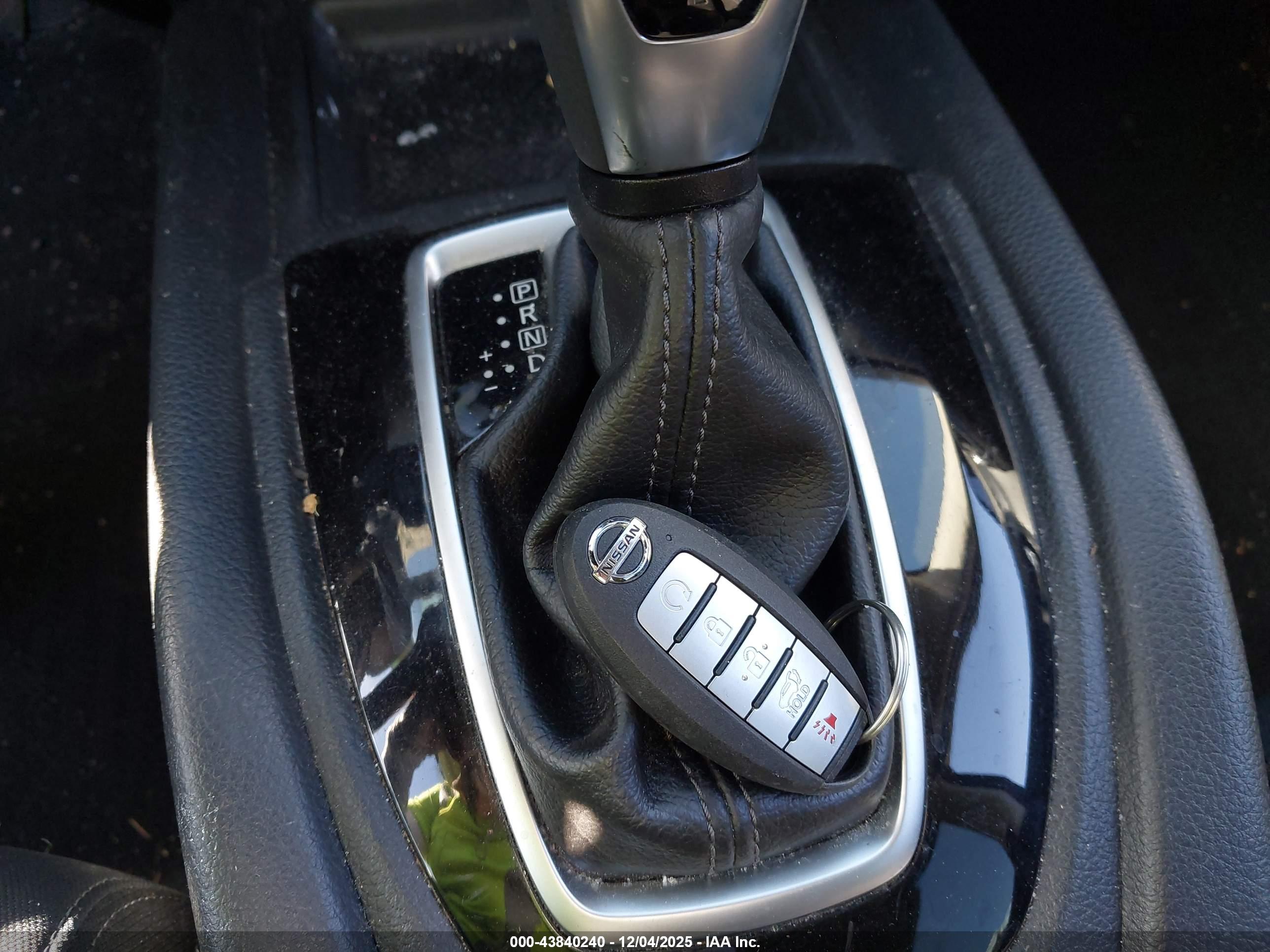 NISSAN ROGUE image 11