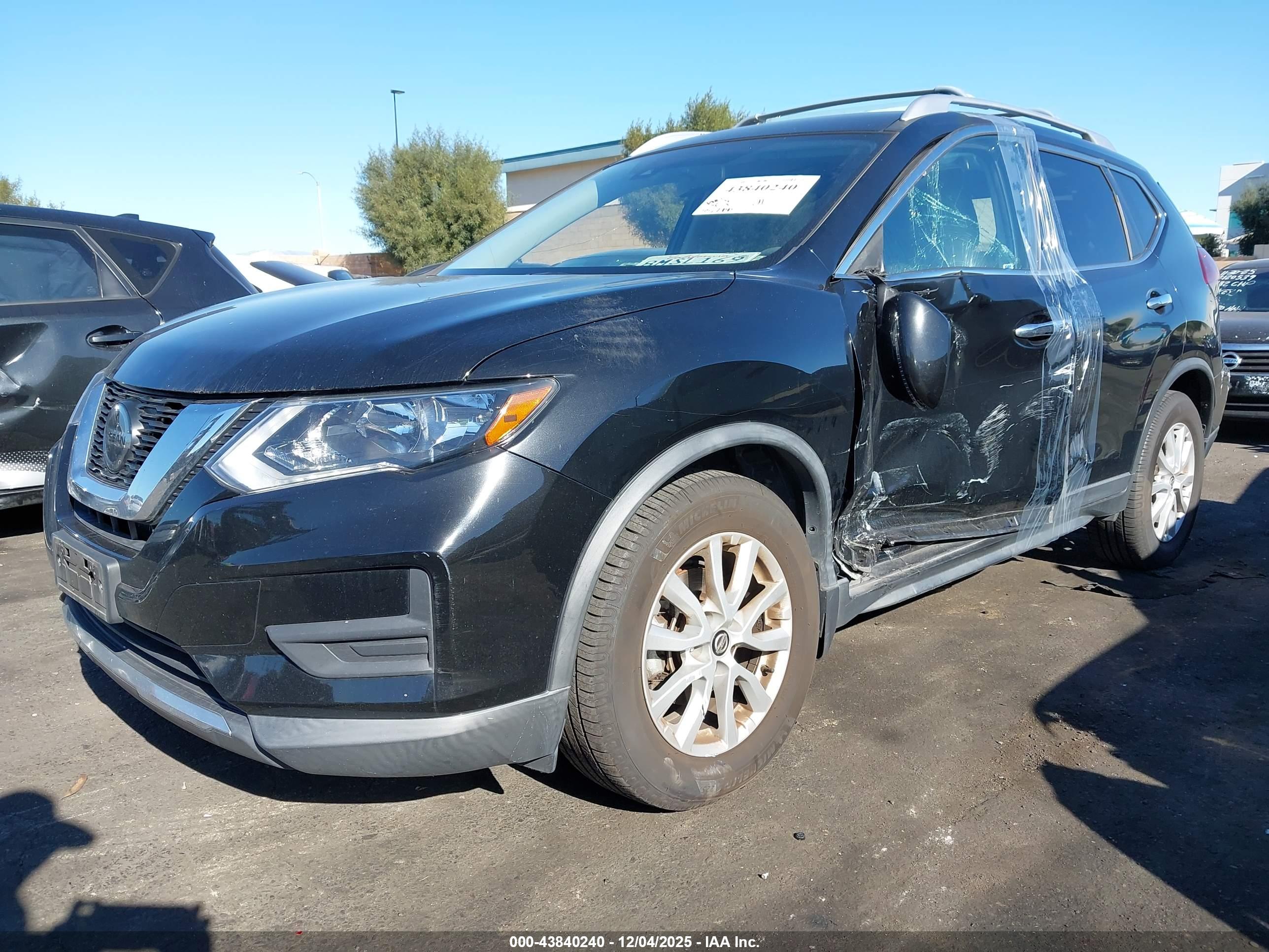 NISSAN ROGUE image 2