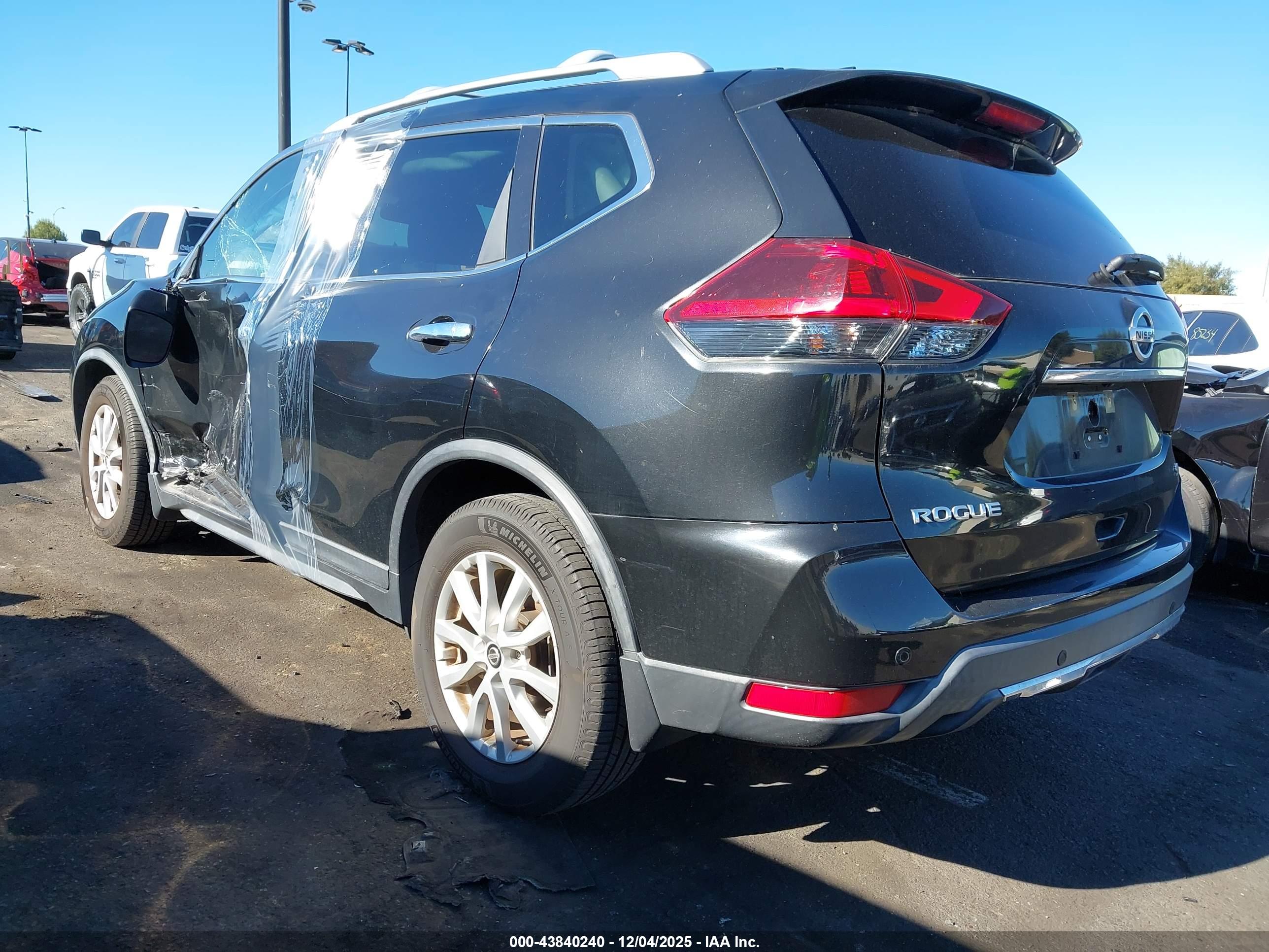 NISSAN ROGUE image 3