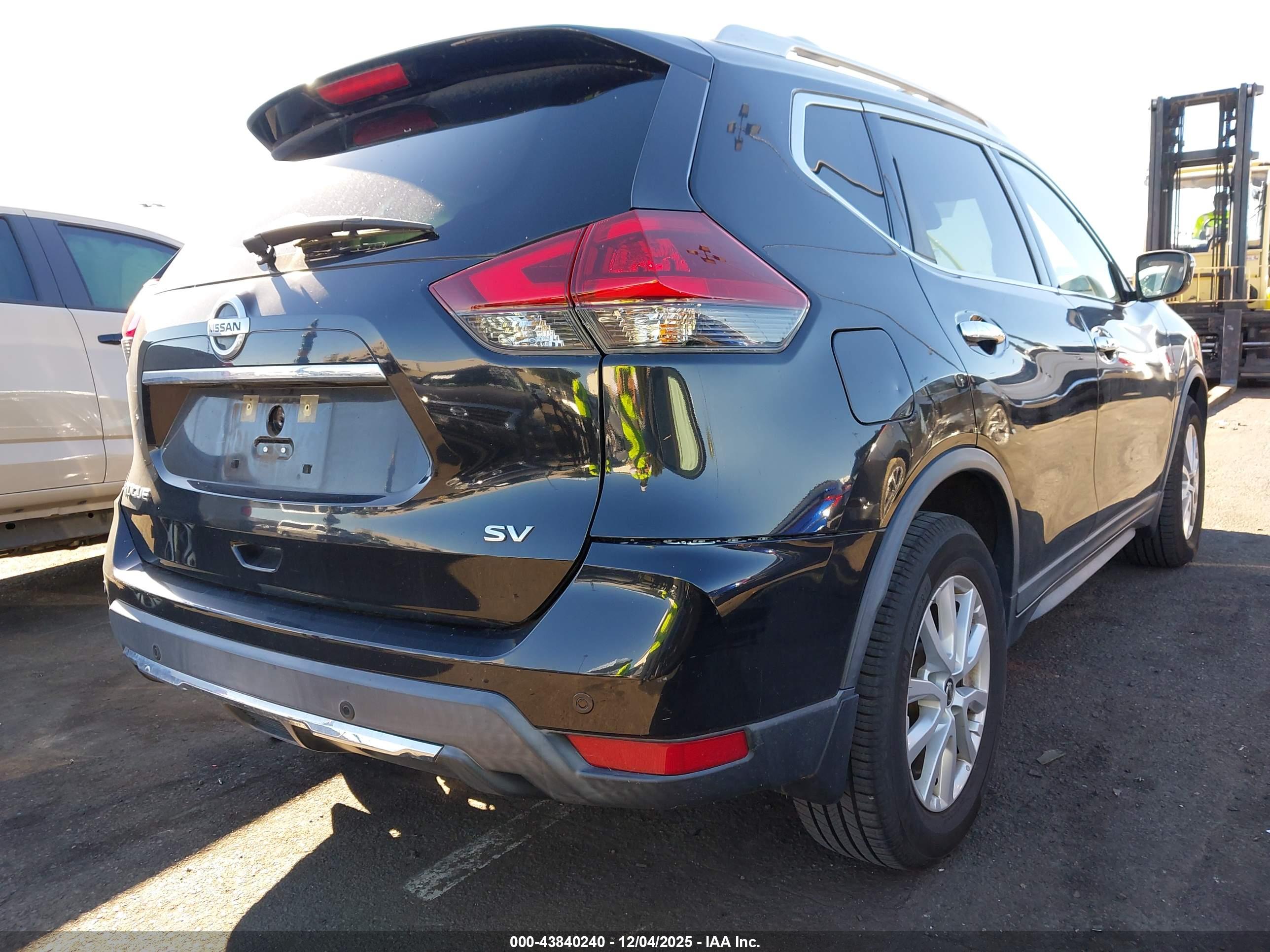 NISSAN ROGUE image 4