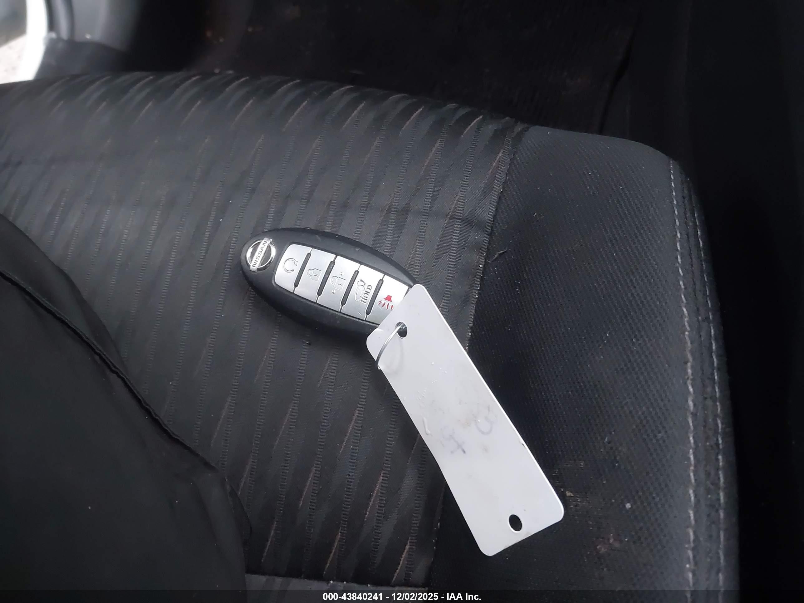 NISSAN ROGUE image 11