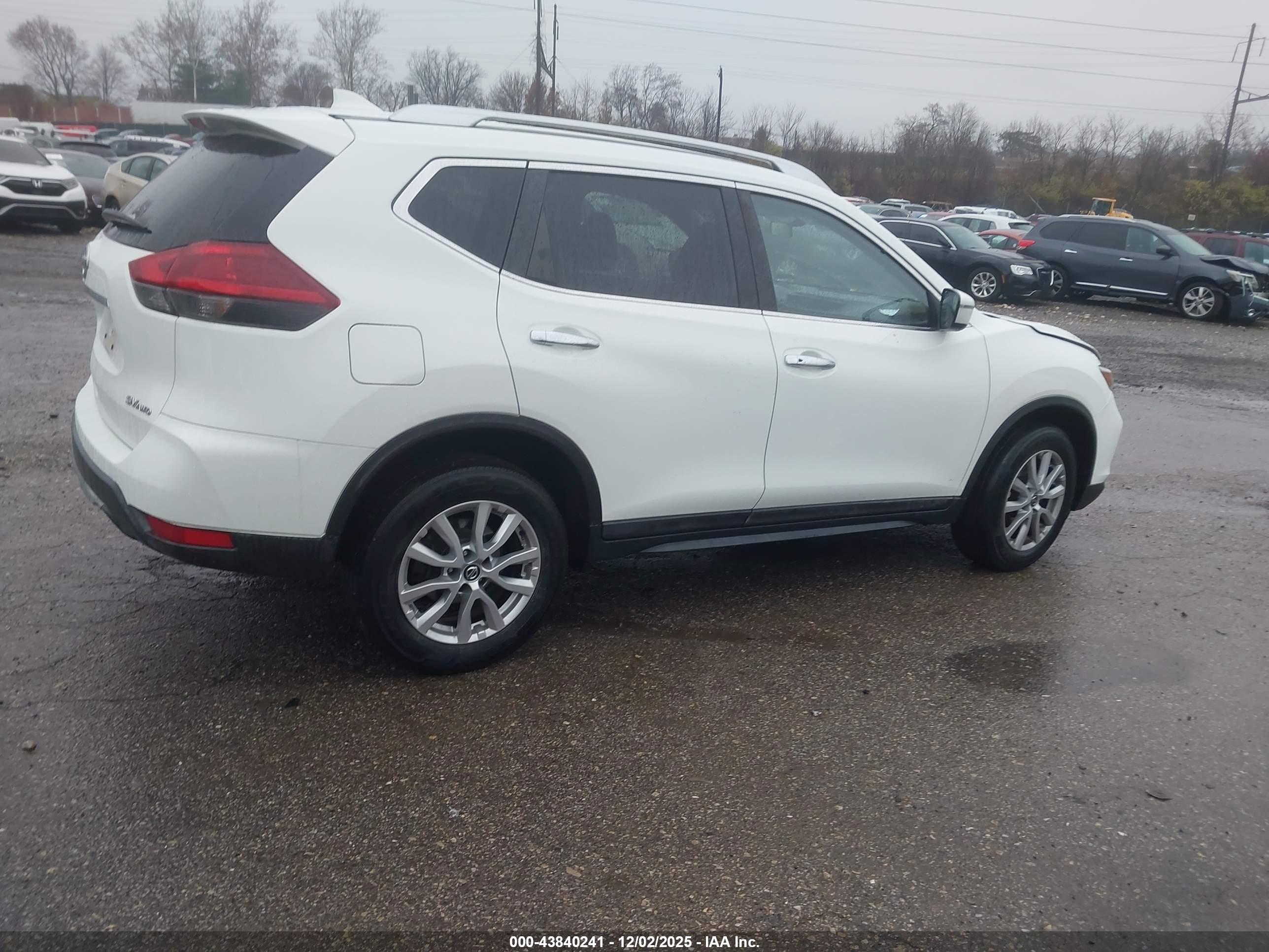 NISSAN ROGUE image 4