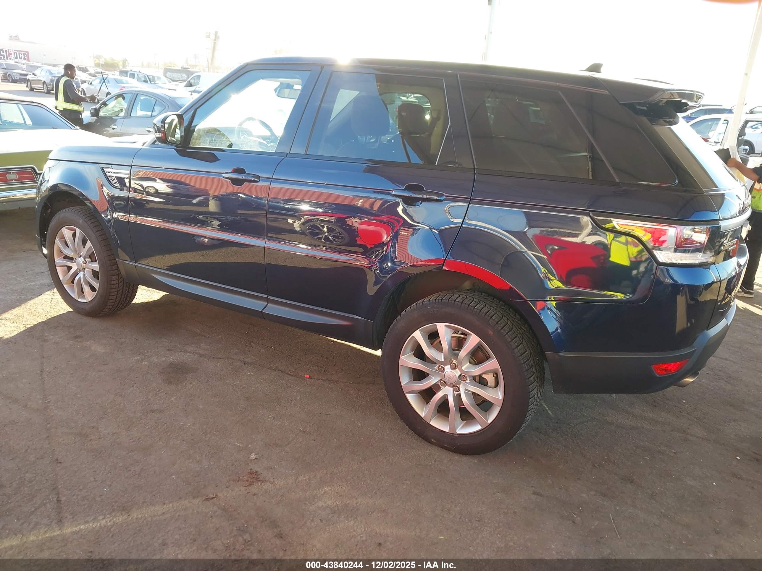 LAND ROVER image 3