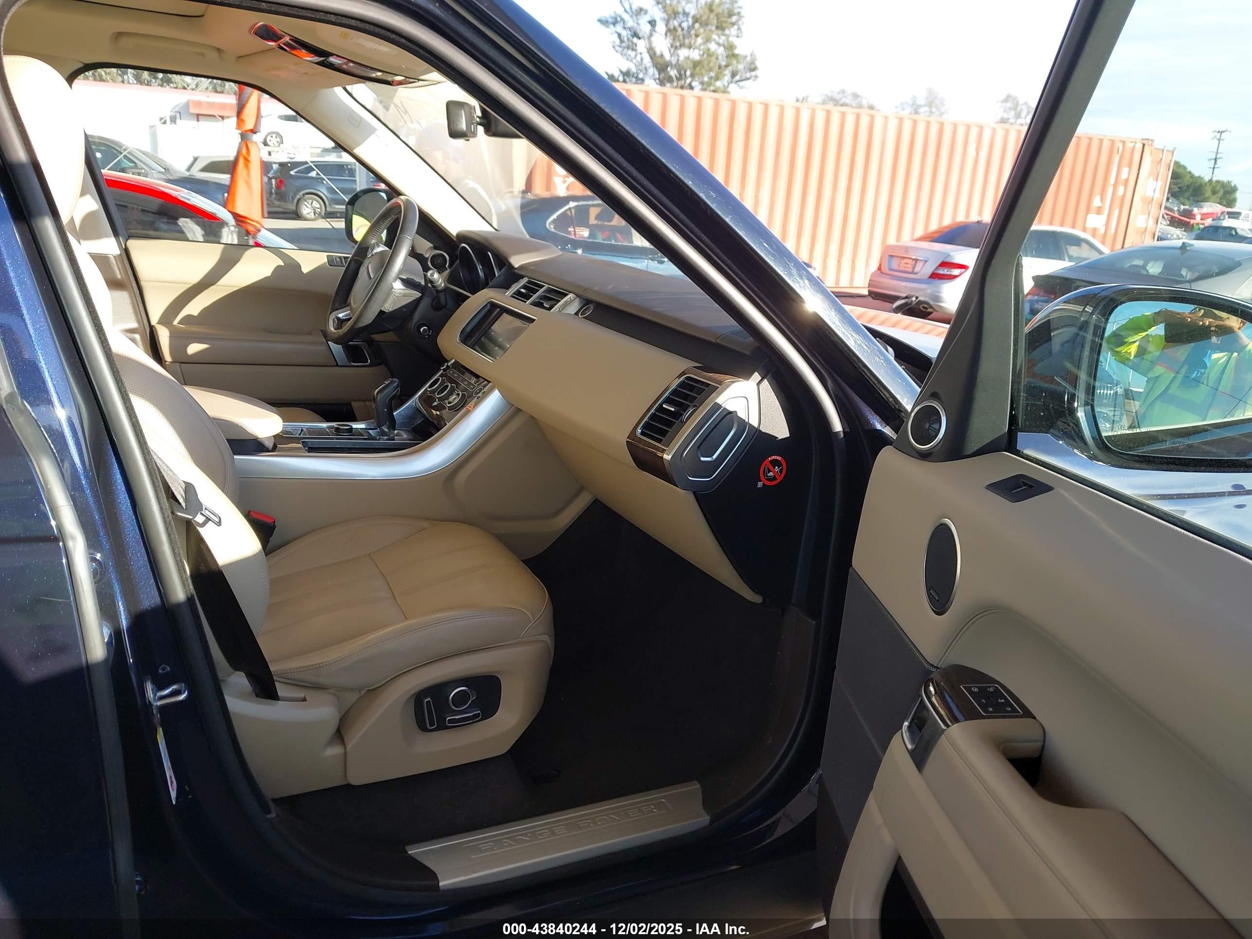 LAND ROVER image 5