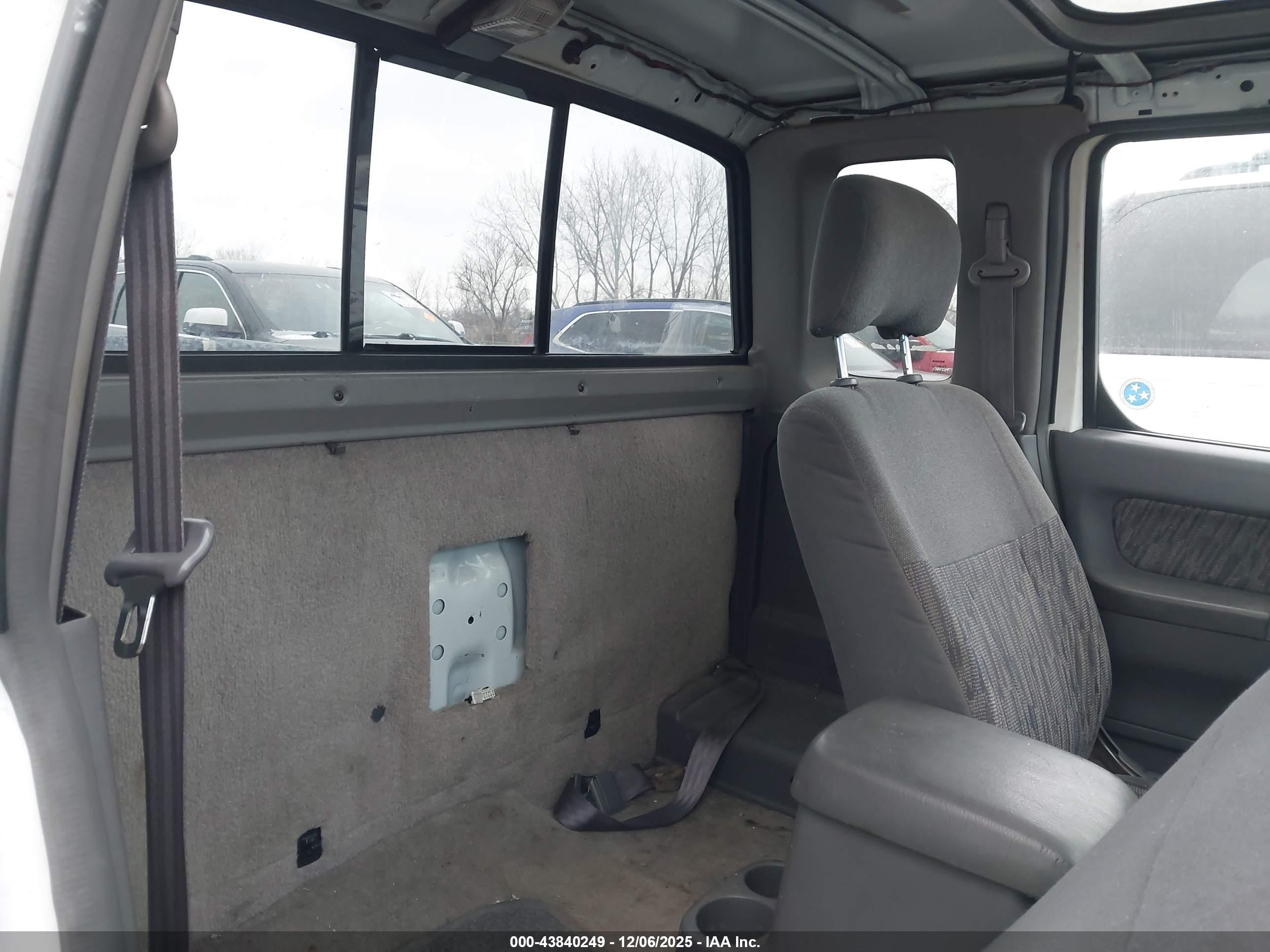 NISSAN FRONTIER image 8