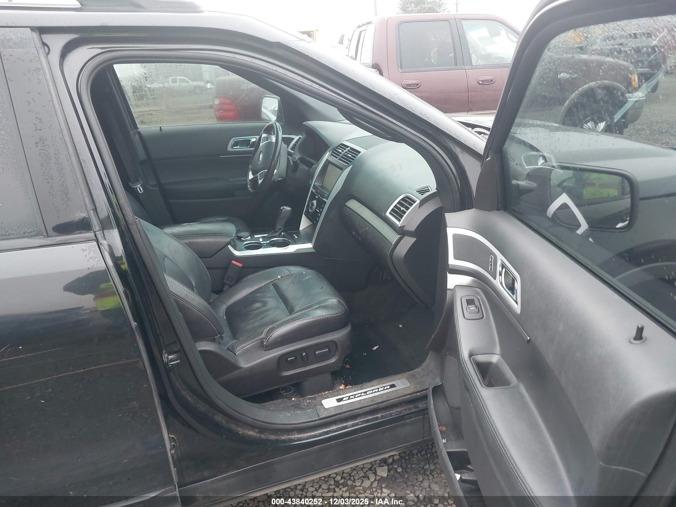 FORD EXPLORER image 5