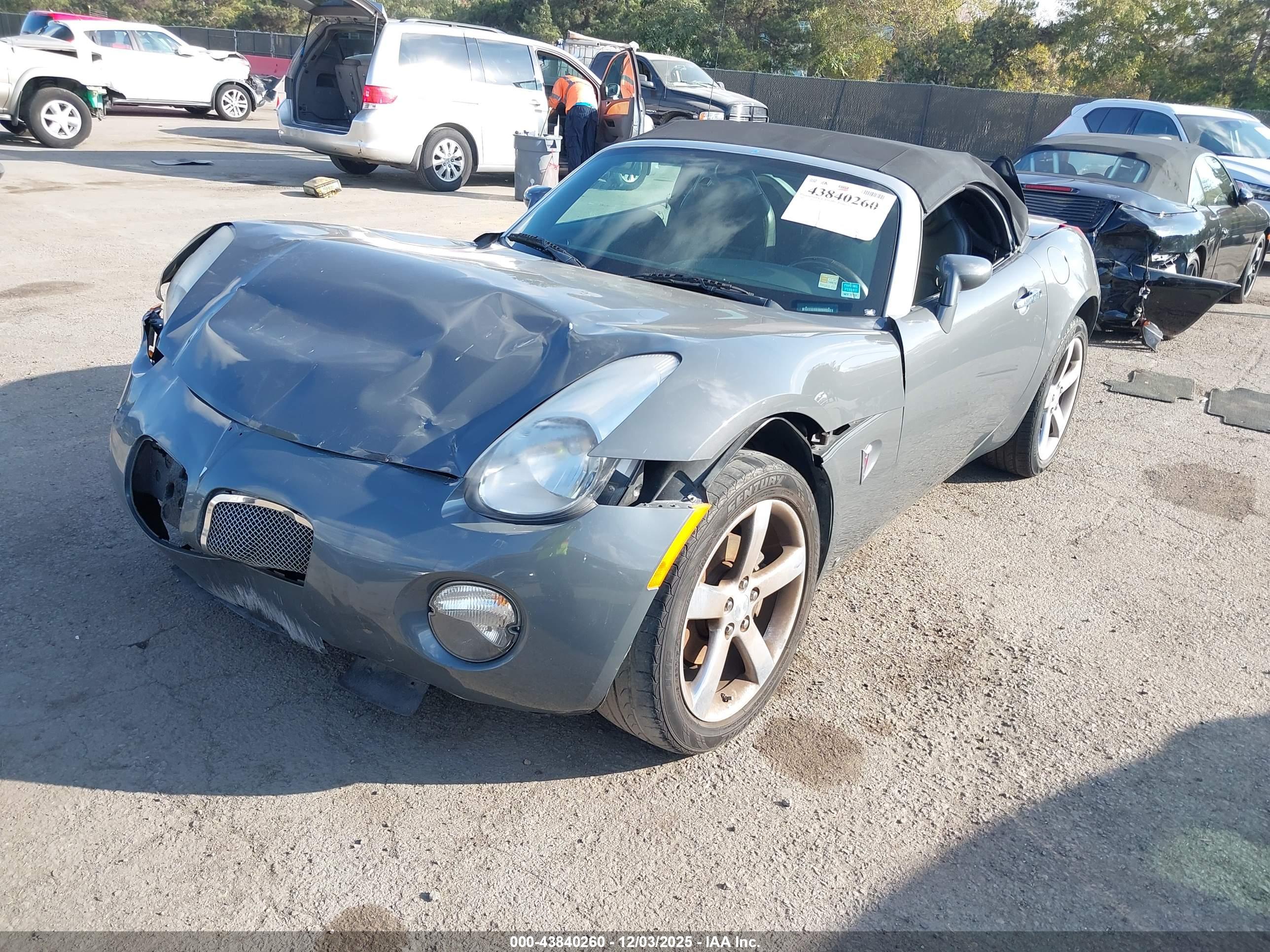 PONTIAC SOLSTICE image 2