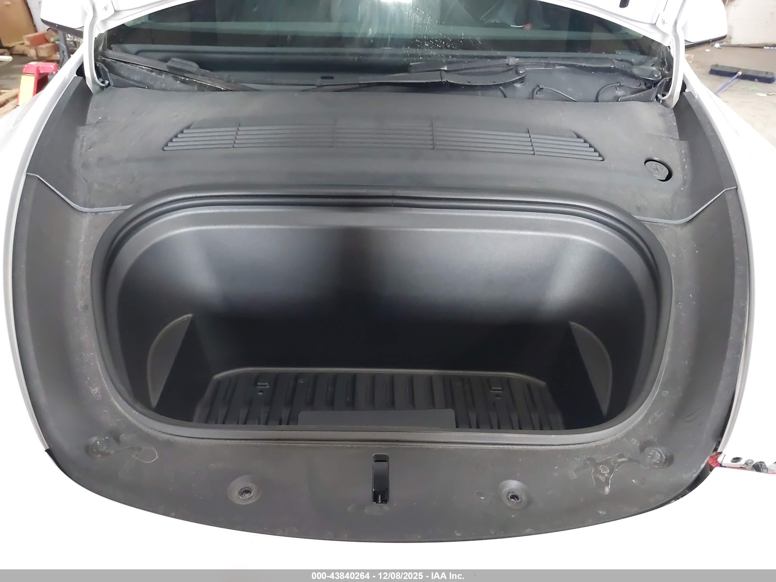 TESLA MODEL image 10