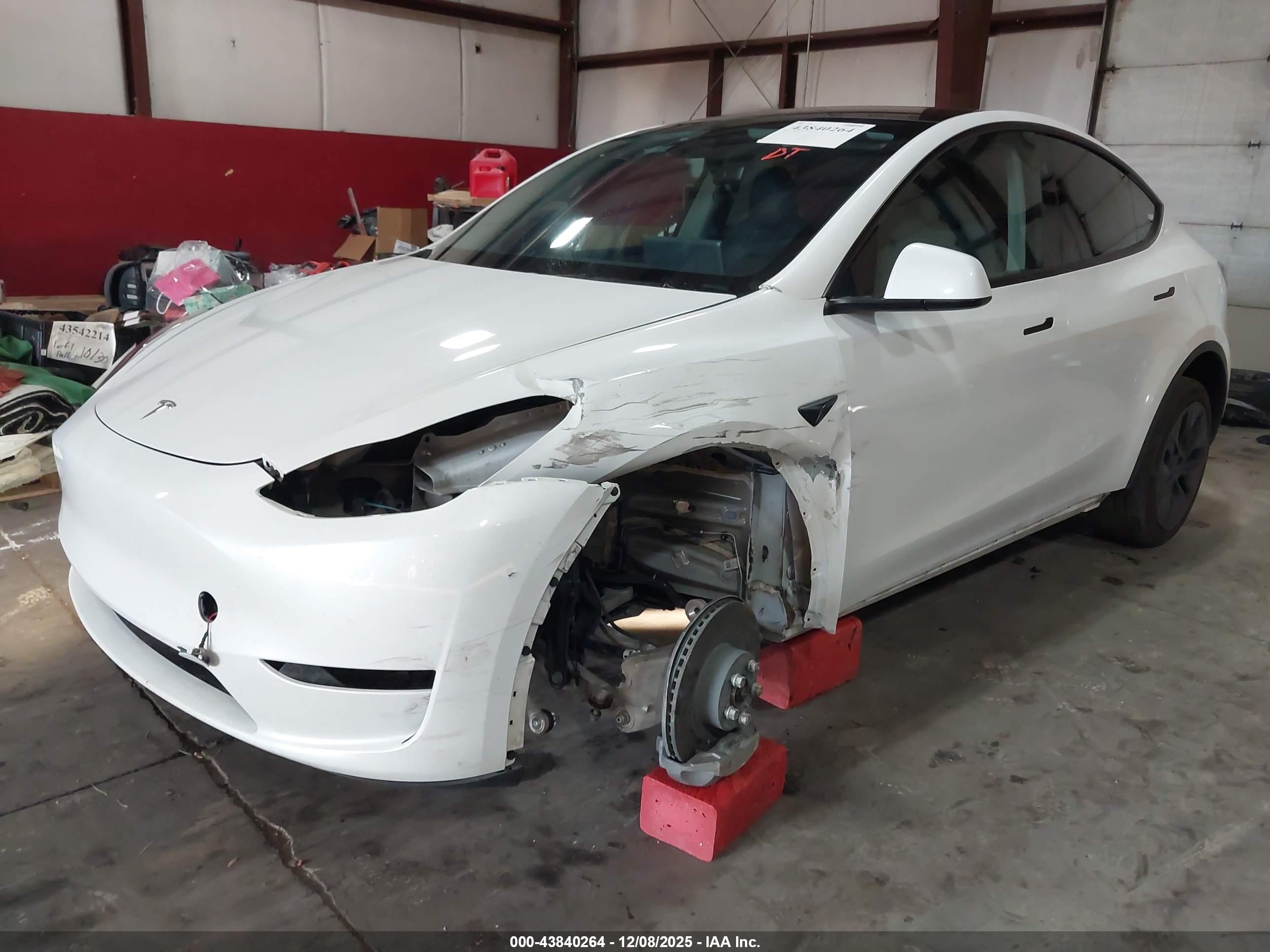 TESLA MODEL image 2