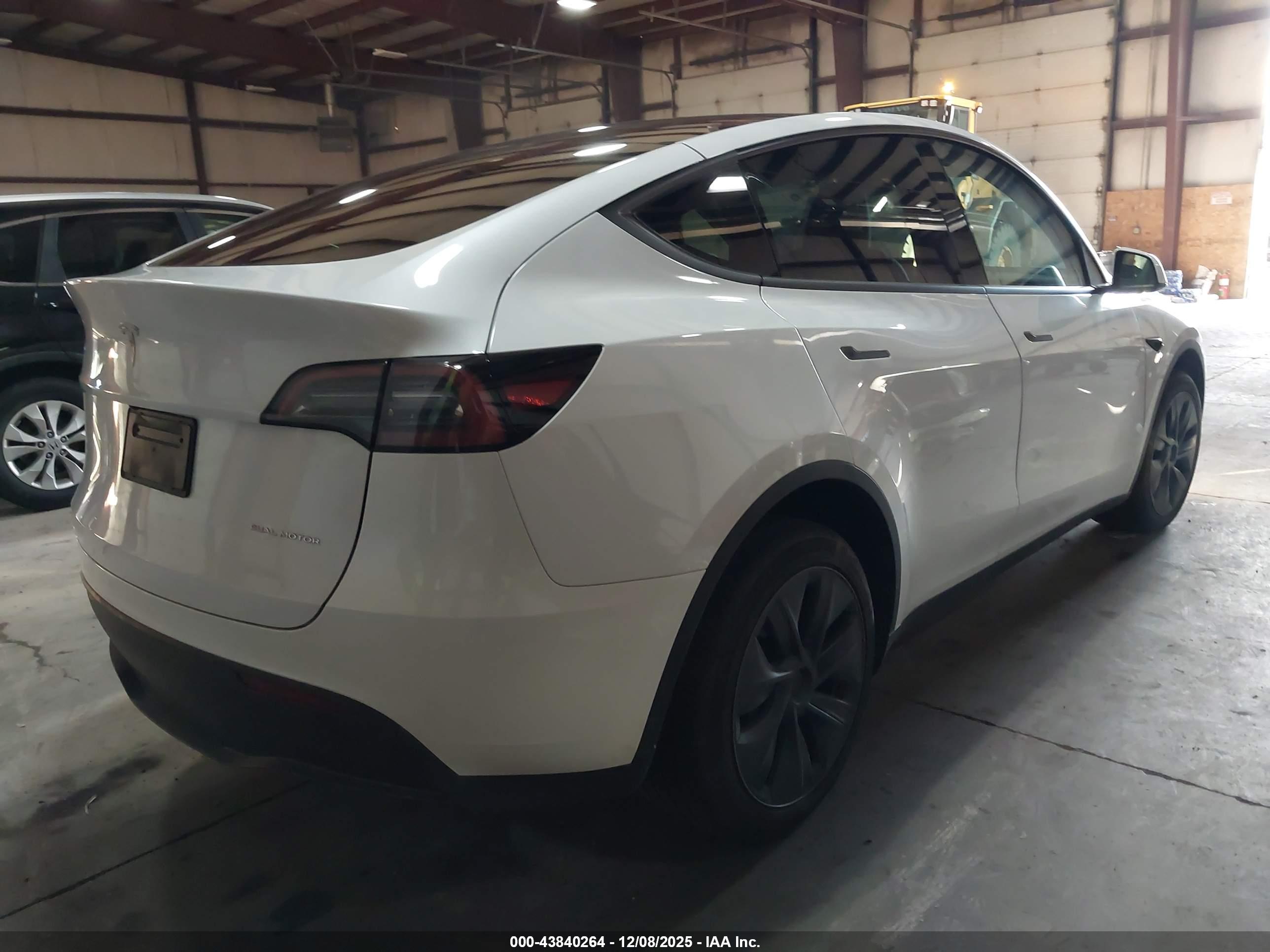 TESLA MODEL image 4