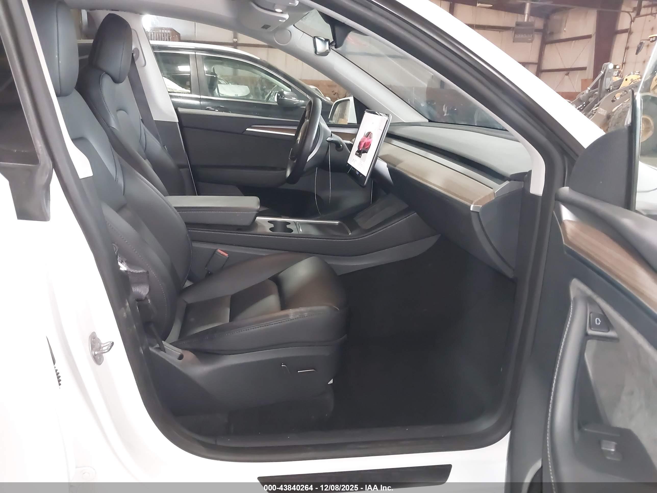 TESLA MODEL image 5