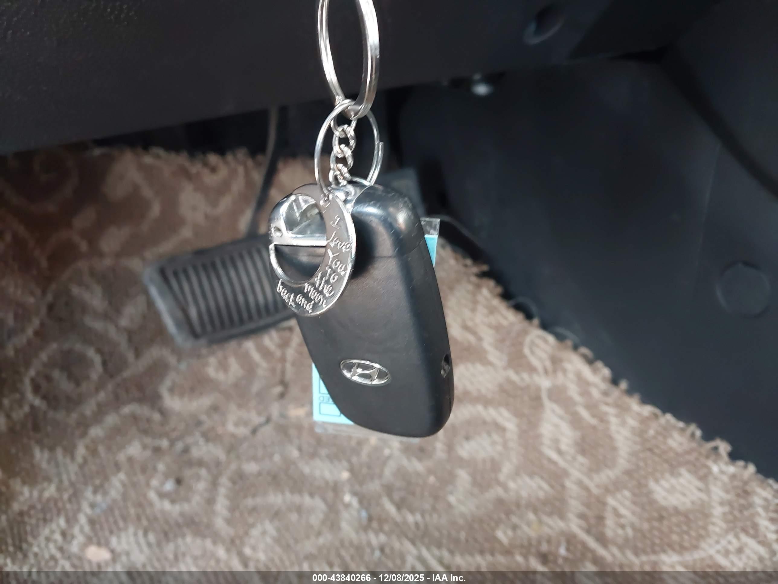 HYUNDAI TUCSON image 11