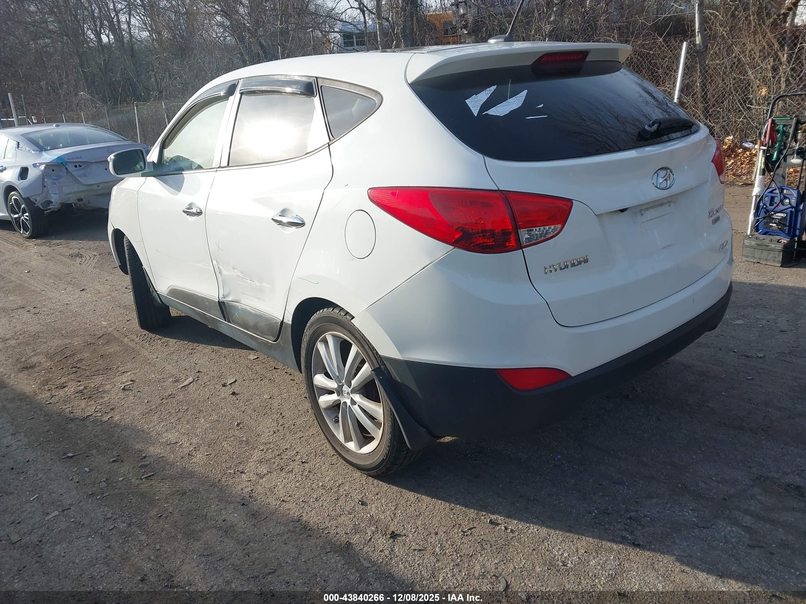 HYUNDAI TUCSON image 3