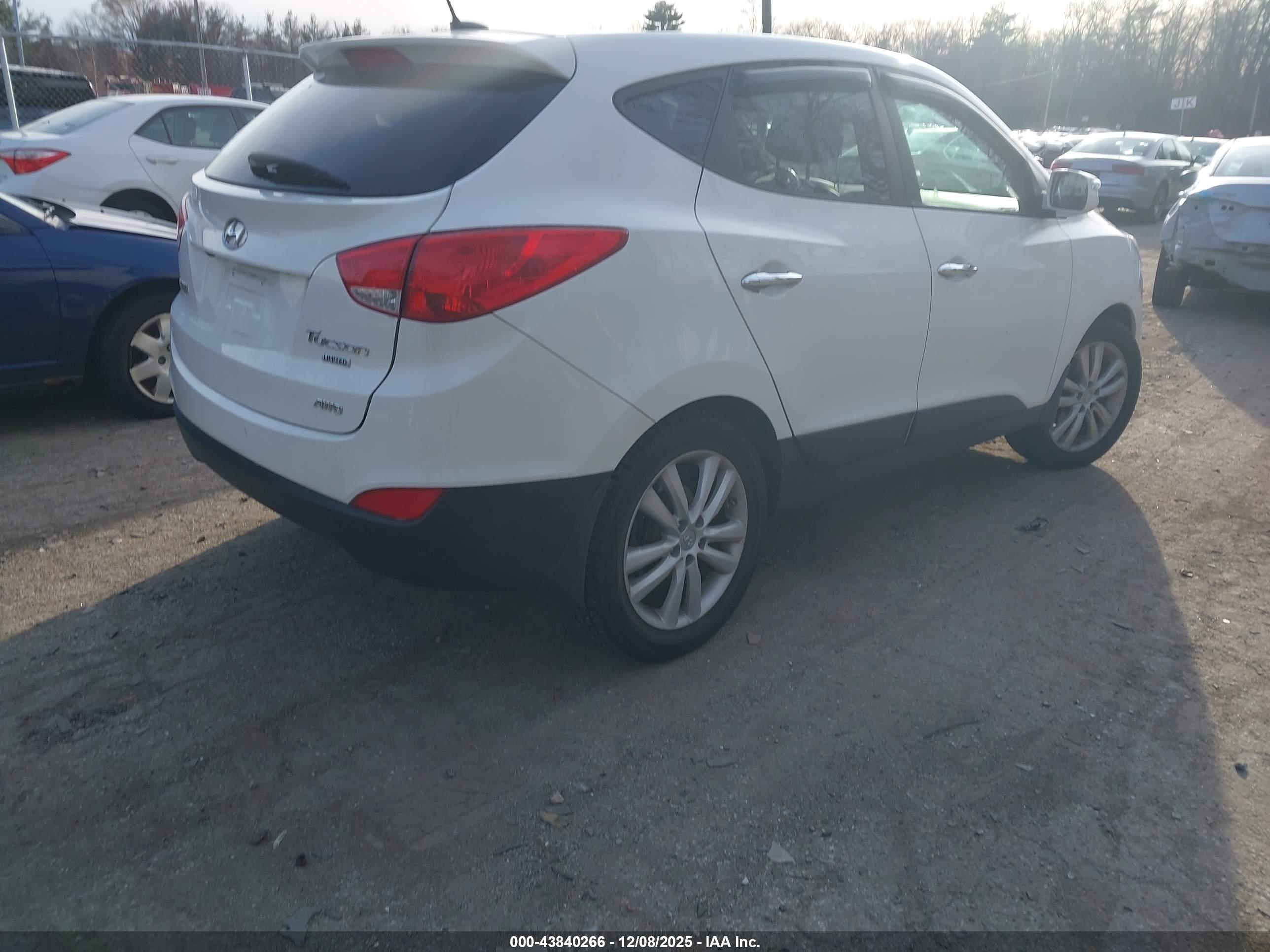 HYUNDAI TUCSON image 4
