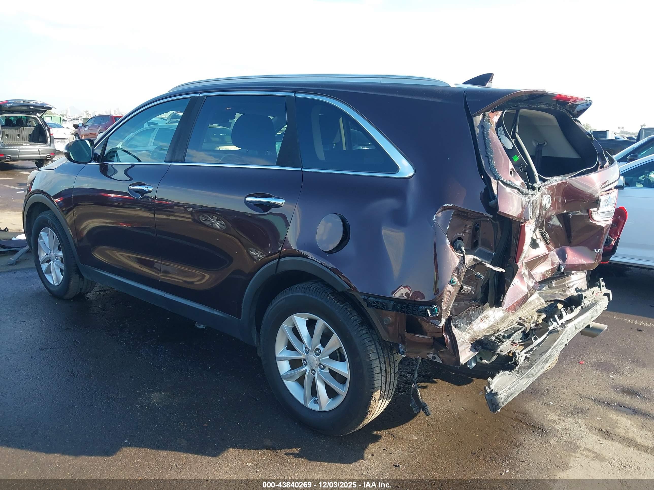 KIA SORENTO image 3
