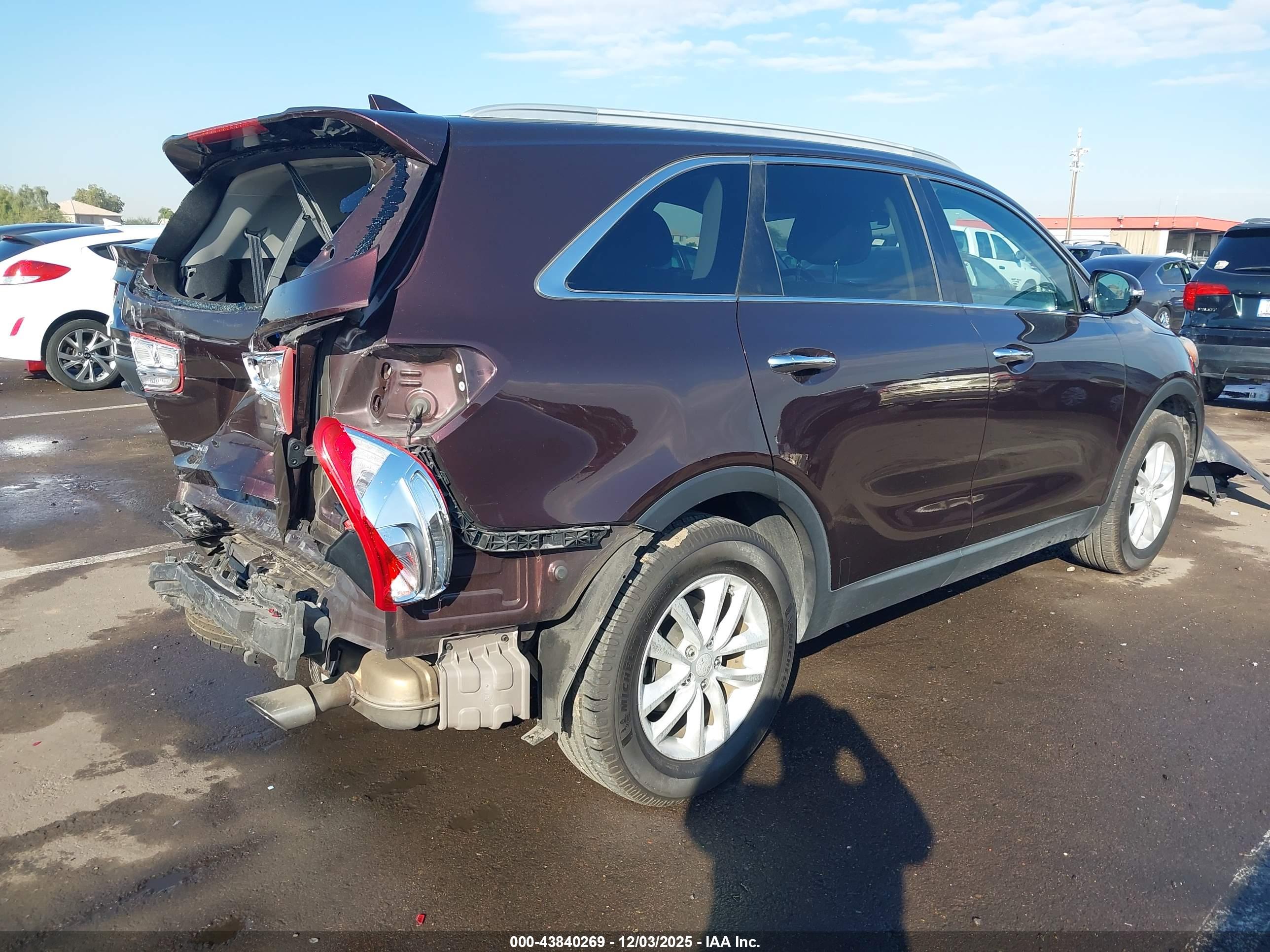 KIA SORENTO image 4