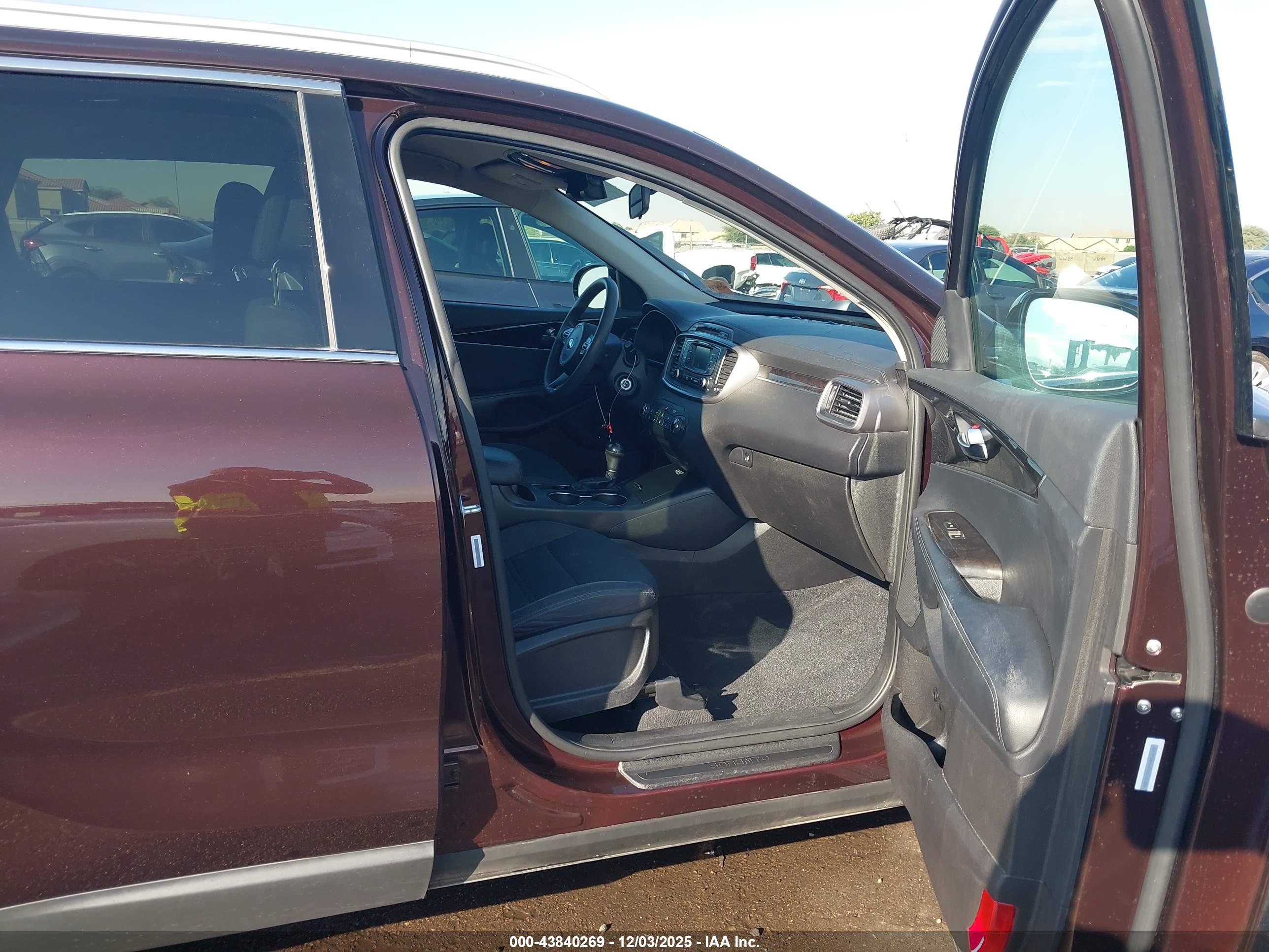KIA SORENTO image 5