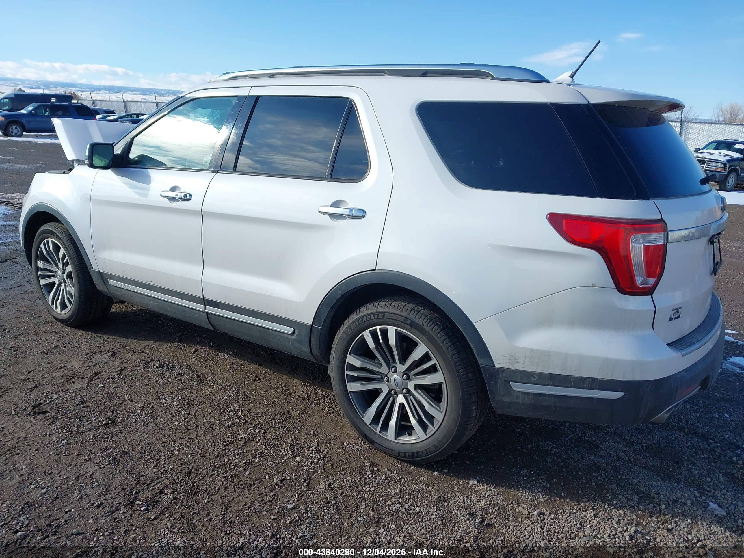 FORD EXPLORER image 3