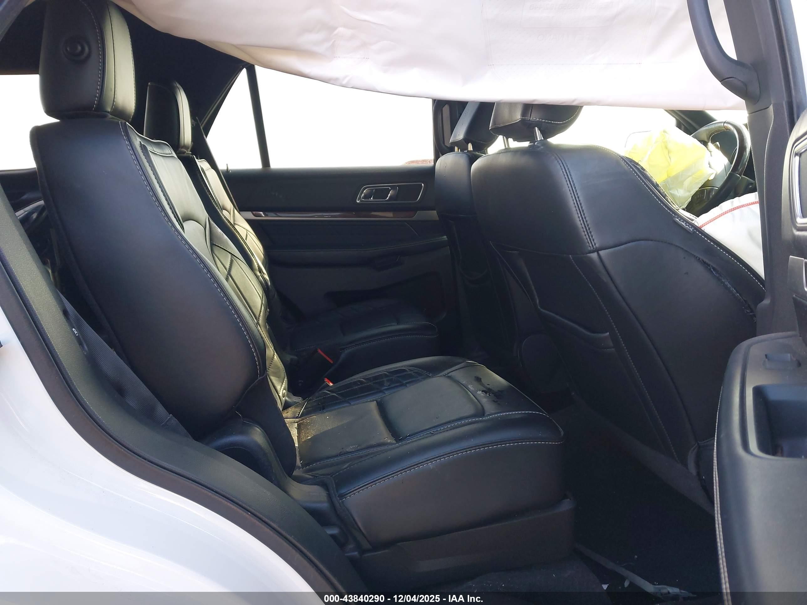 FORD EXPLORER image 8