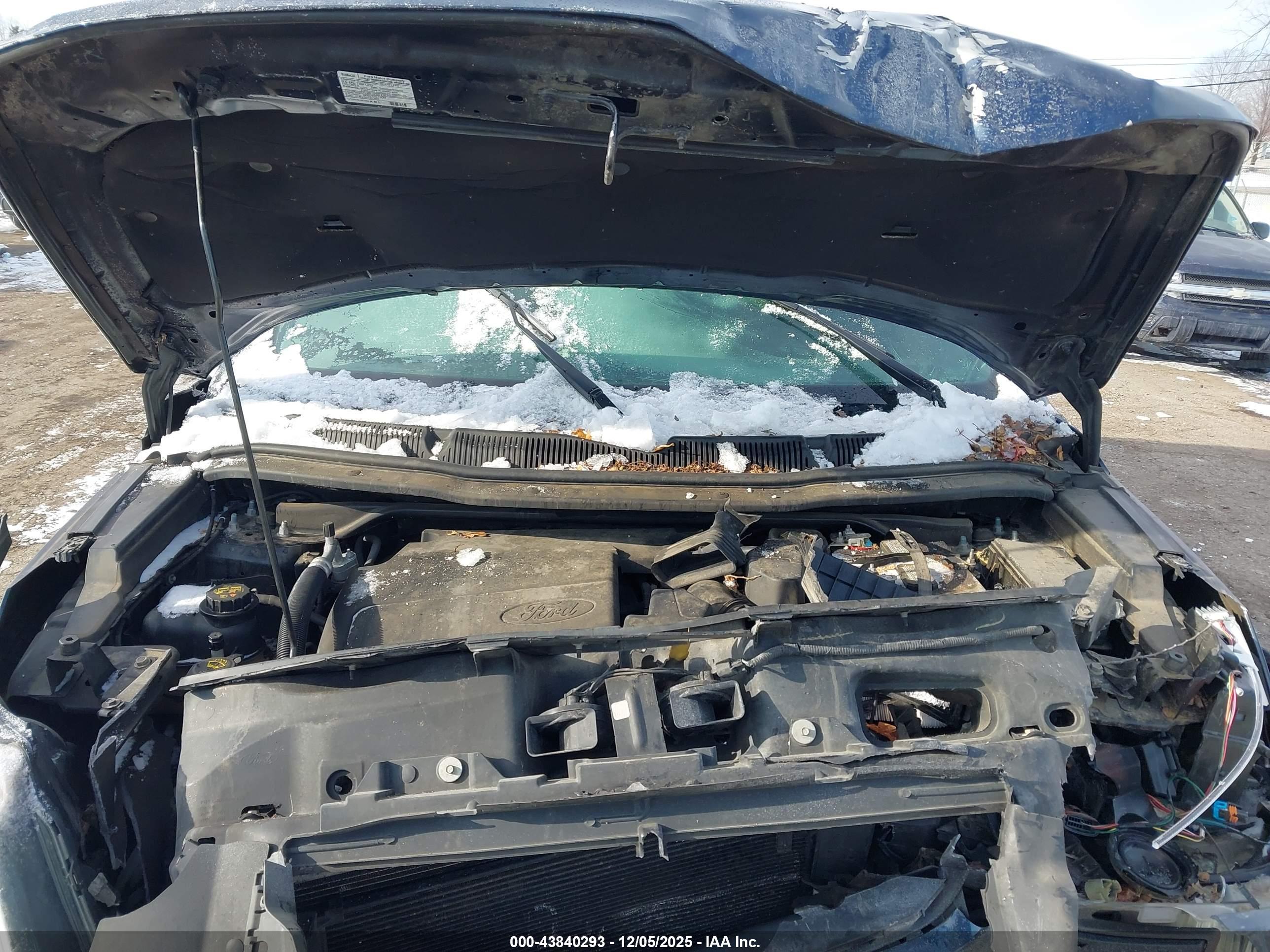 FORD EXPLORER image 10