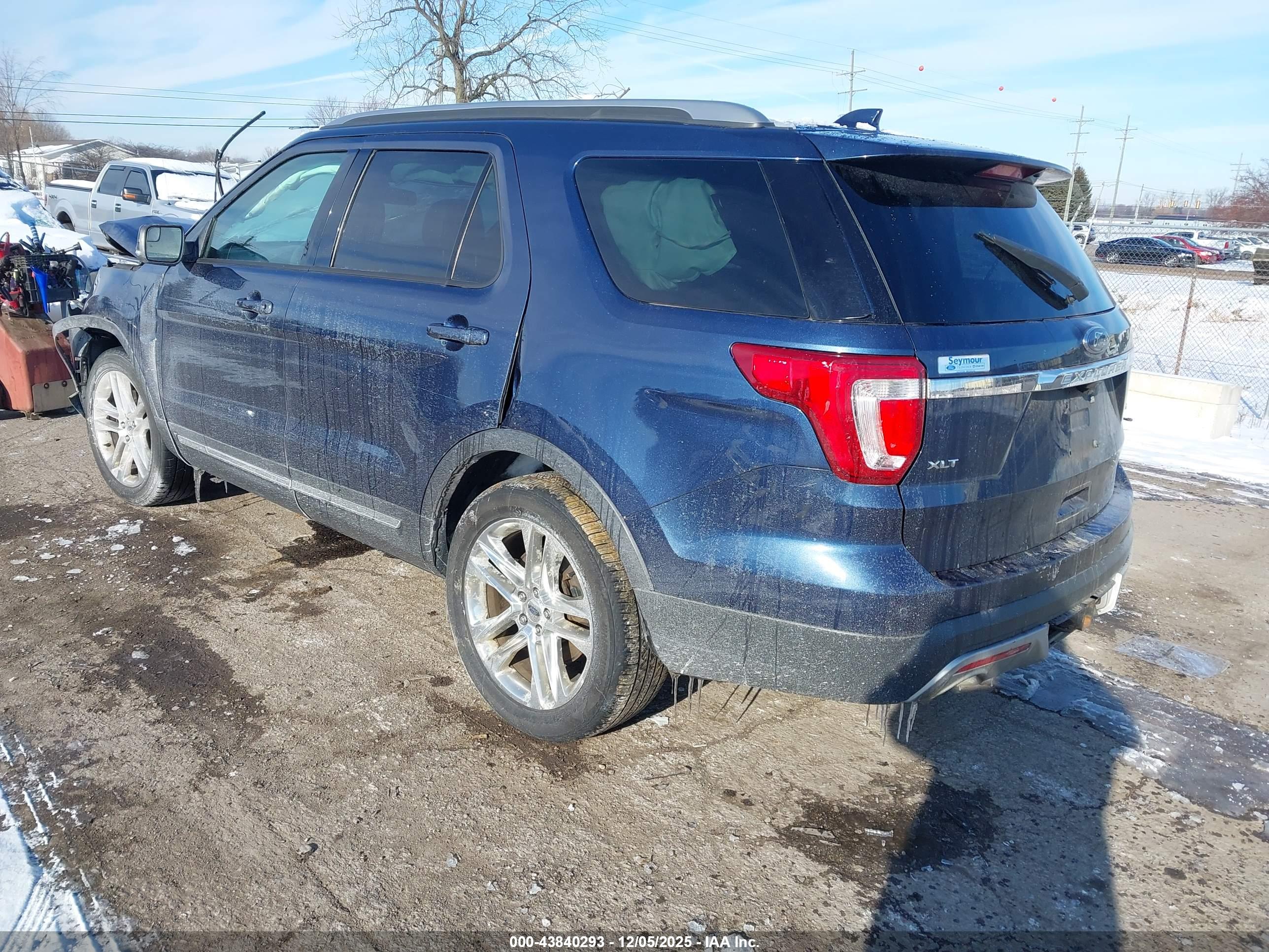 FORD EXPLORER image 3