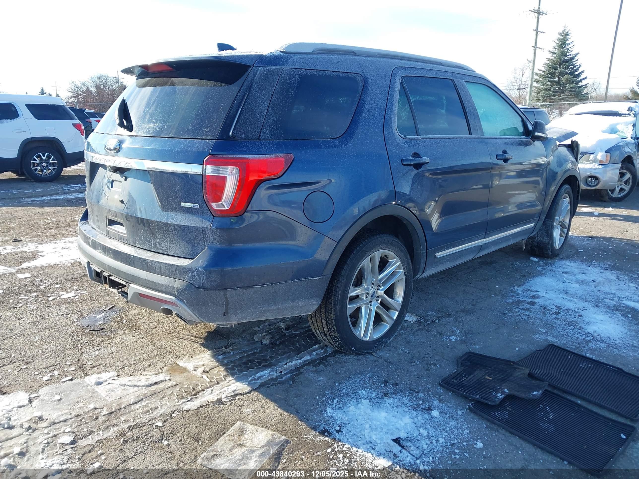 FORD EXPLORER image 4