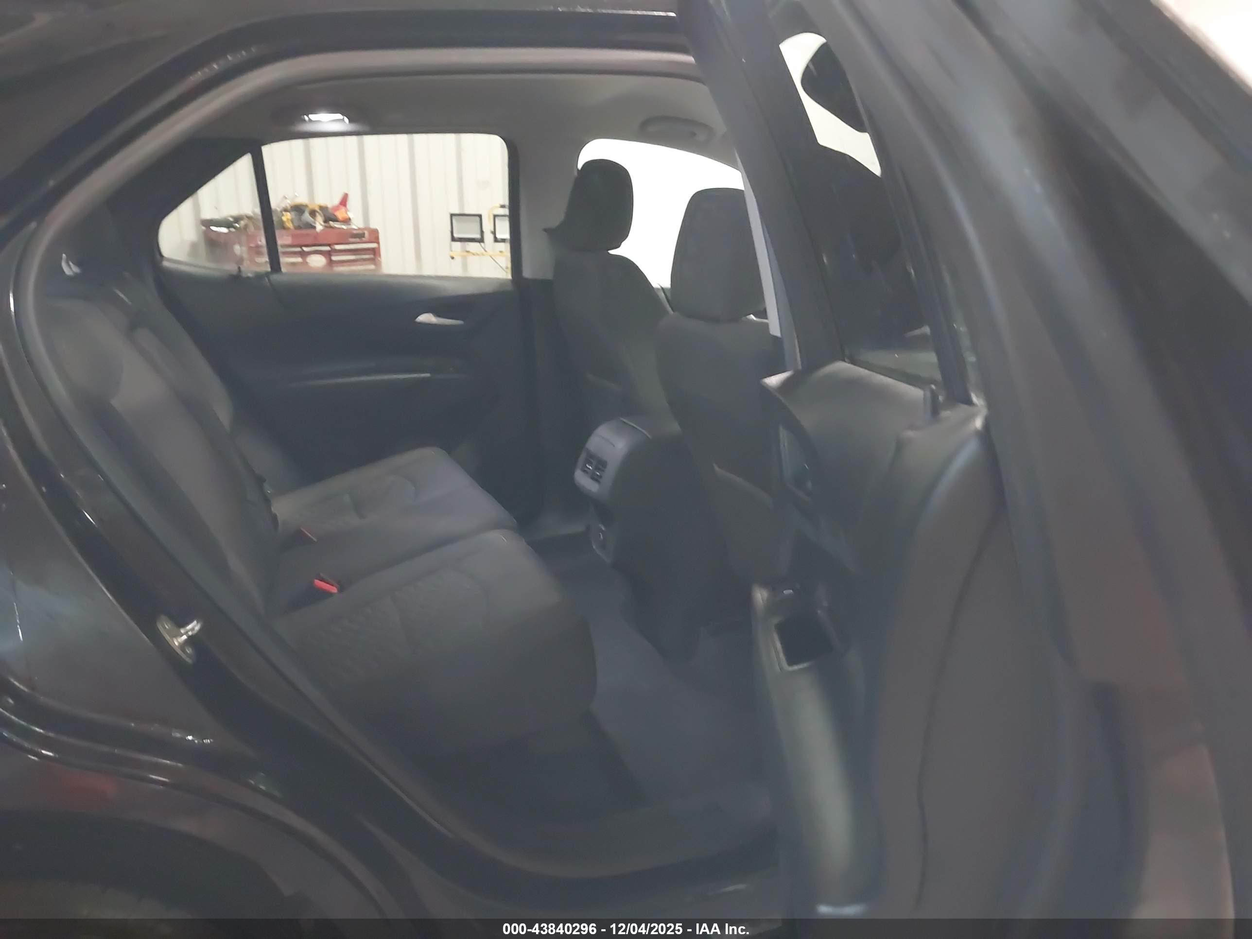 CHEVROLET EQUINOX image 8