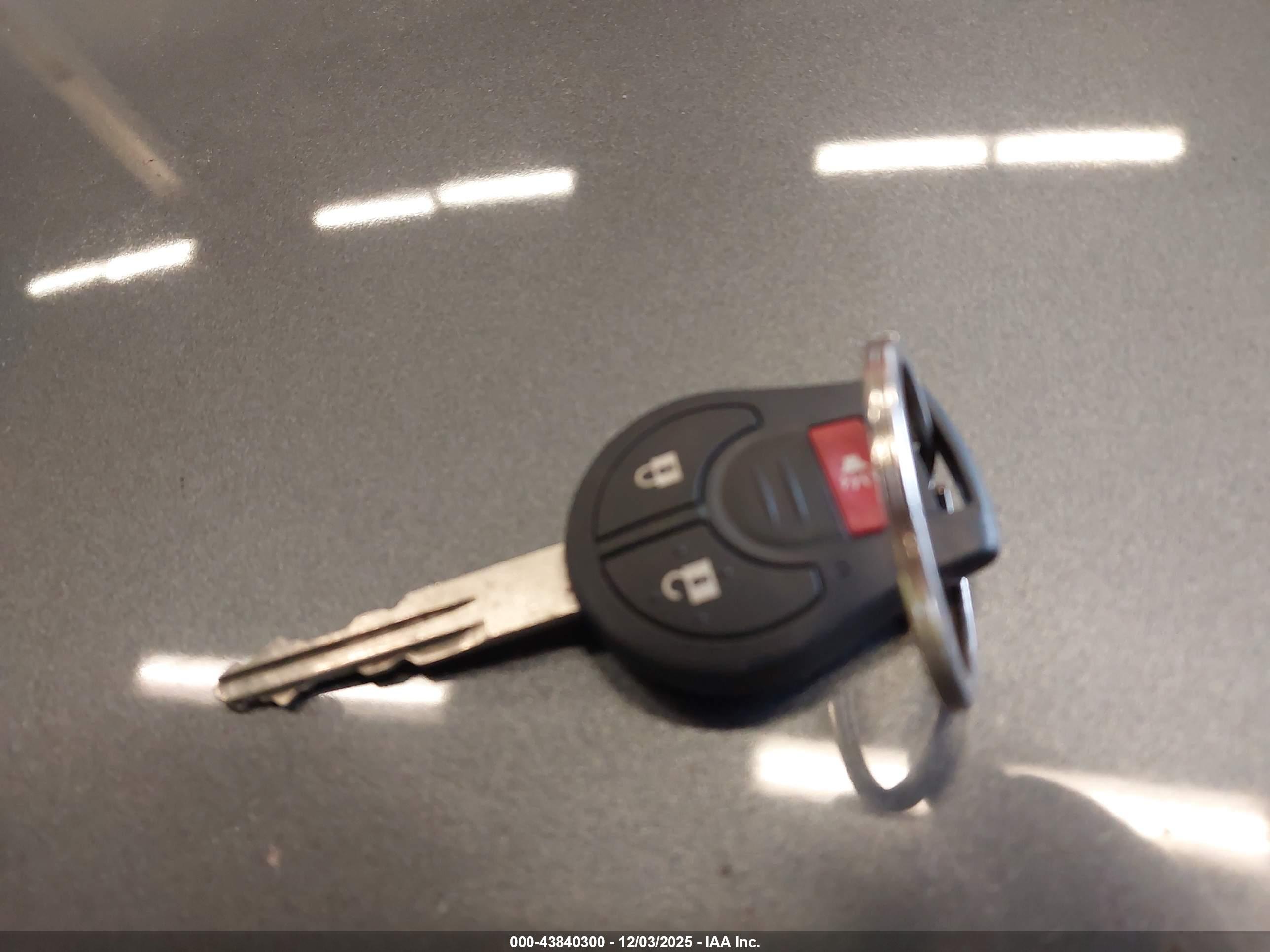 NISSAN VERSA image 11