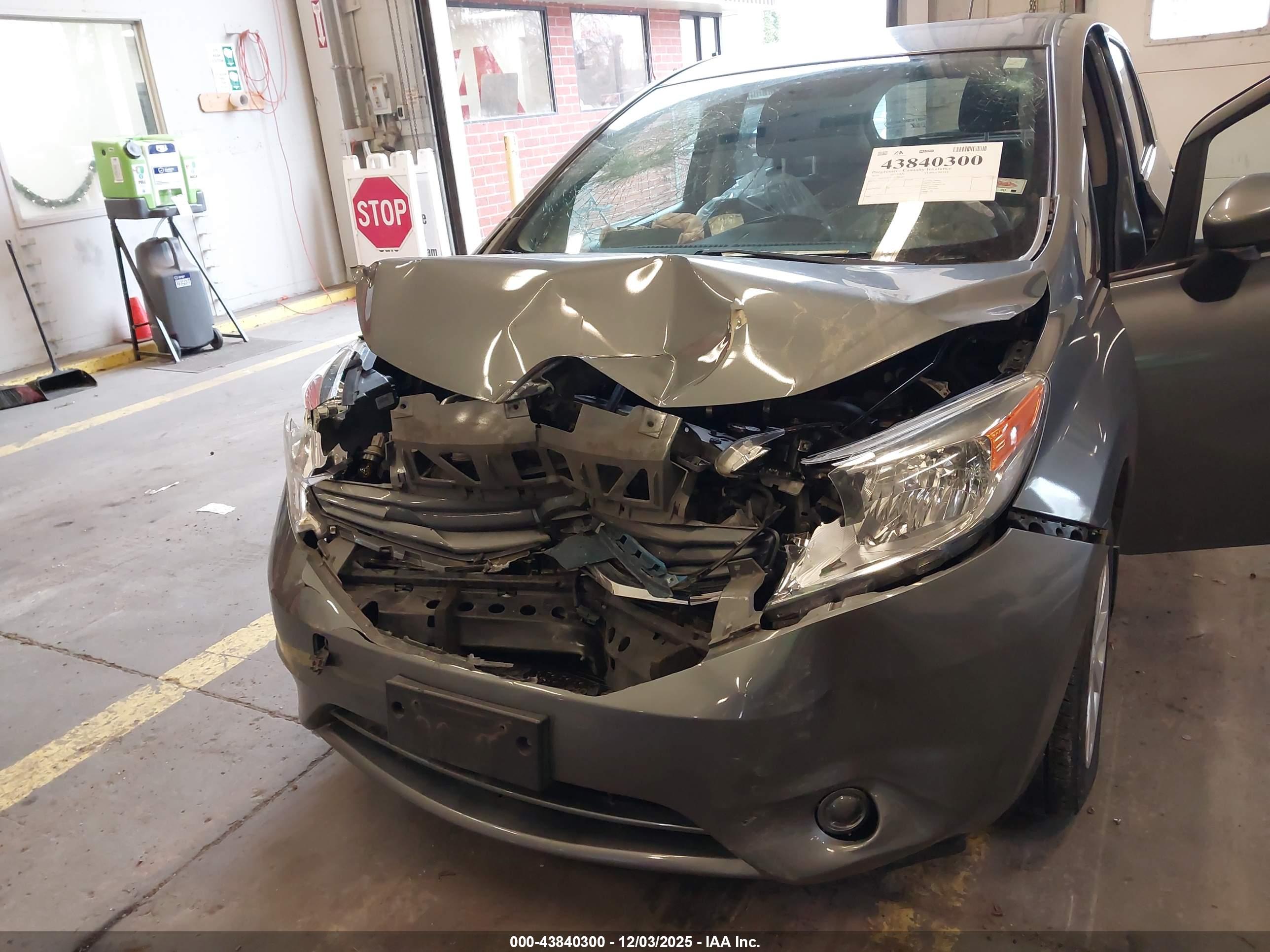 NISSAN VERSA image 6