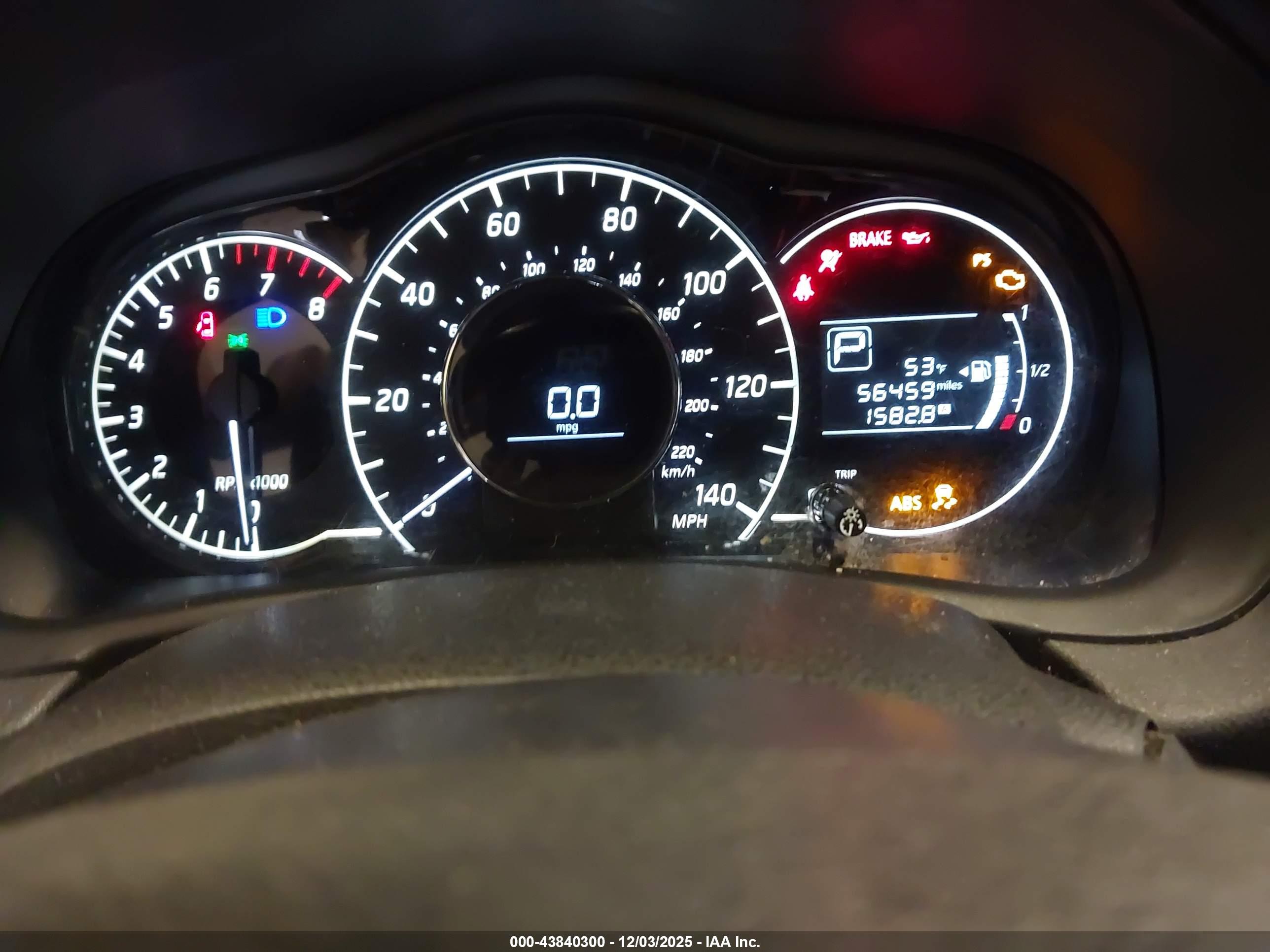NISSAN VERSA image 7