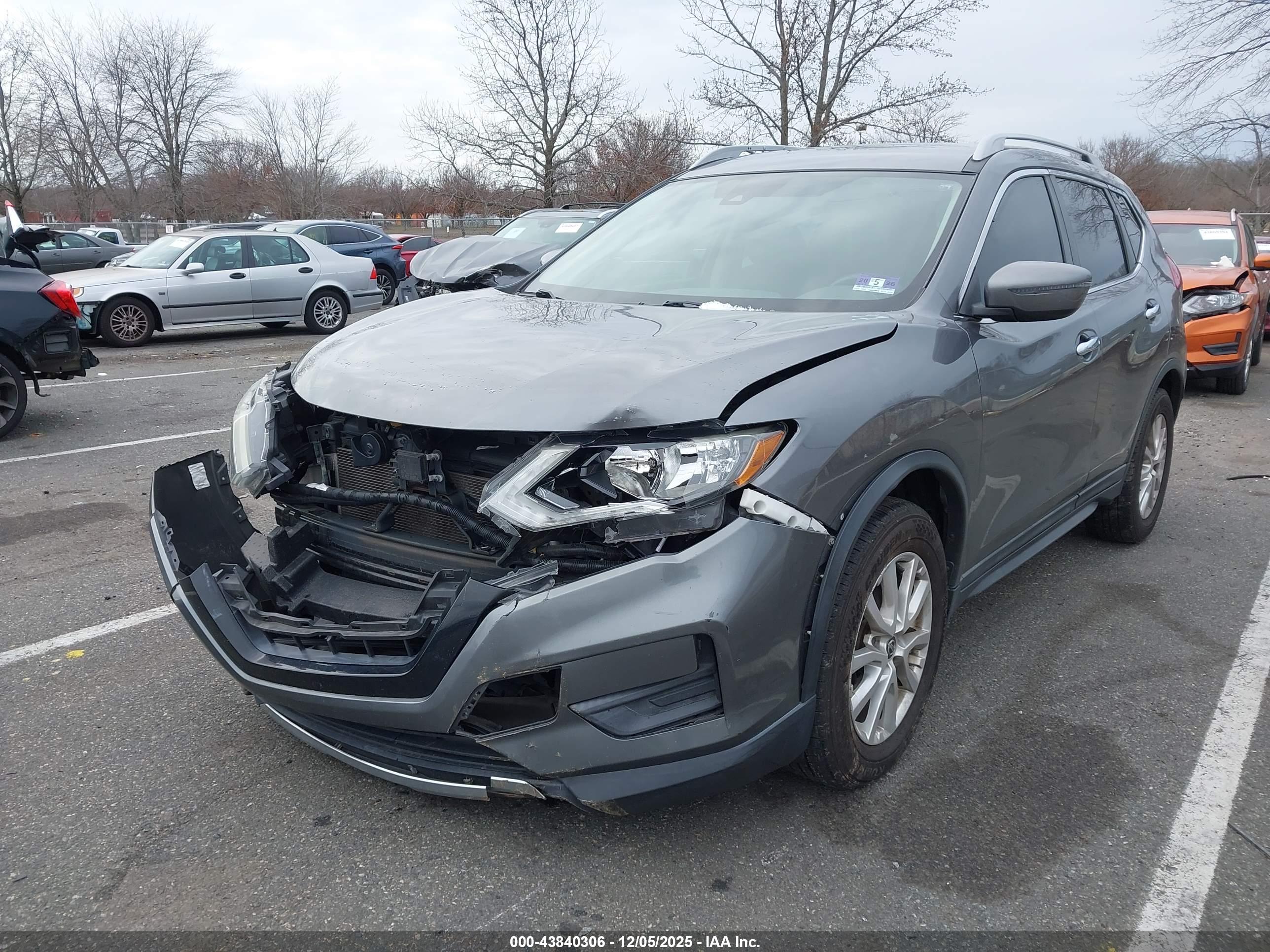 NISSAN ROGUE image 2