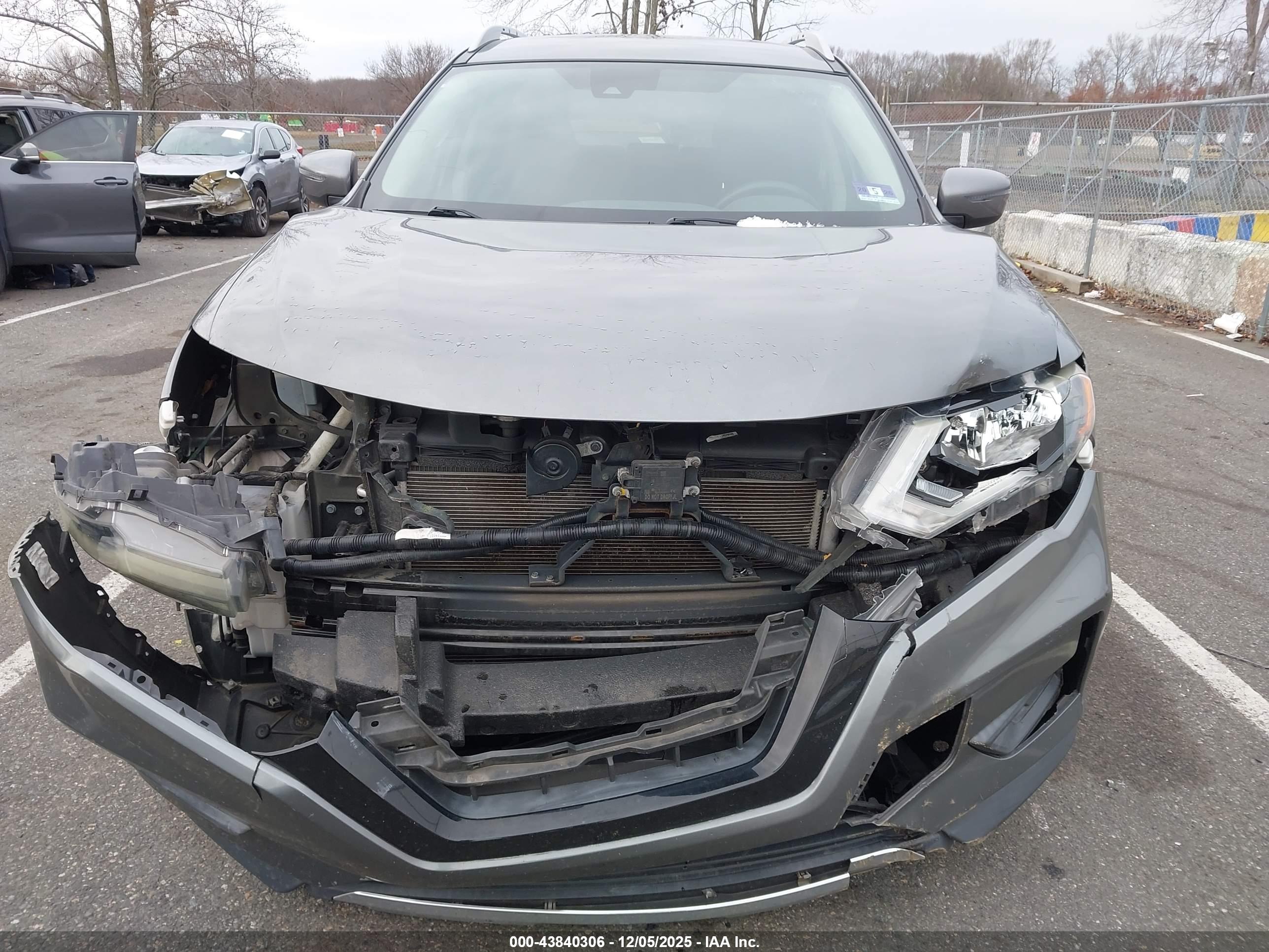 NISSAN ROGUE image 6