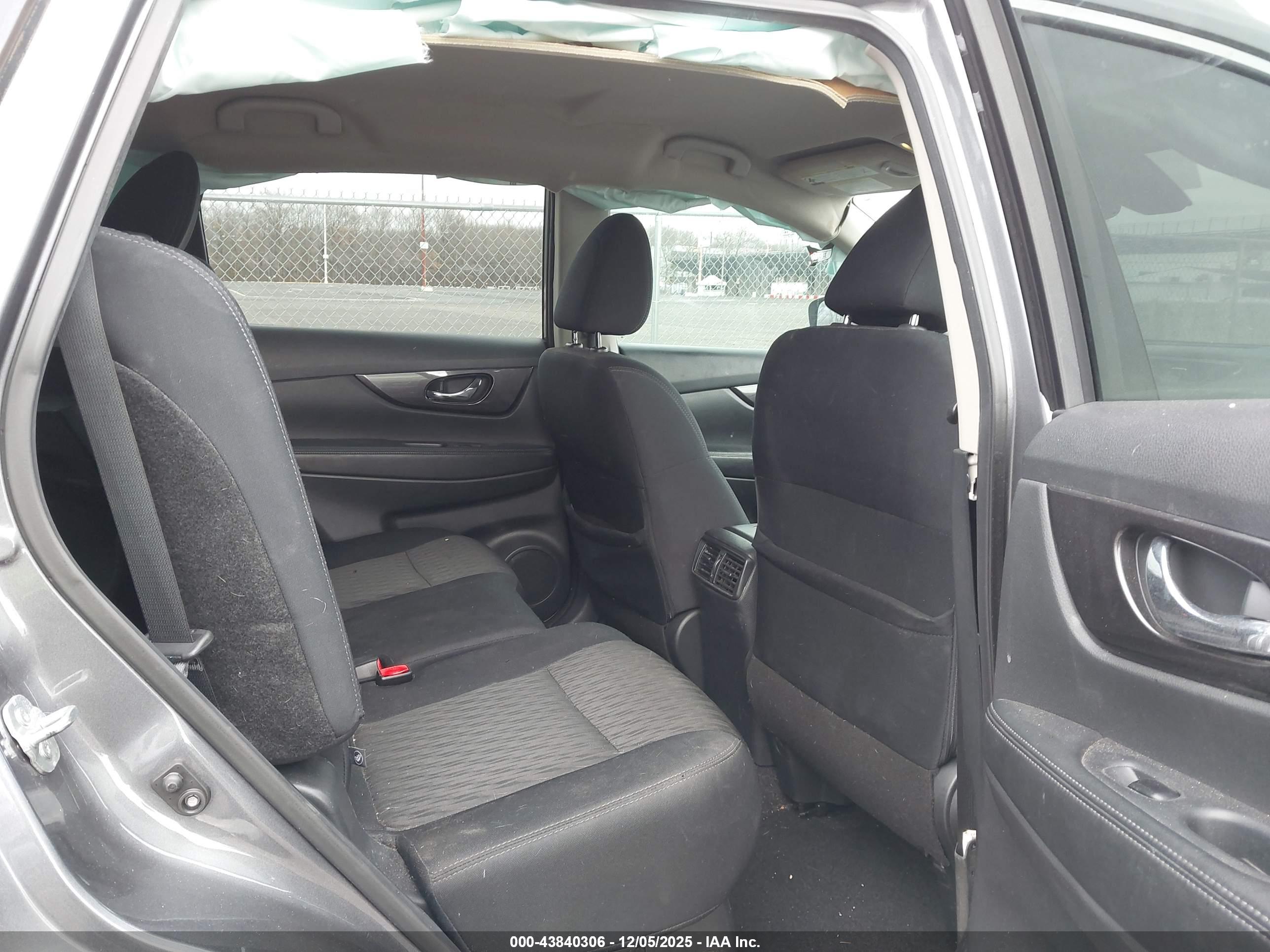 NISSAN ROGUE image 8