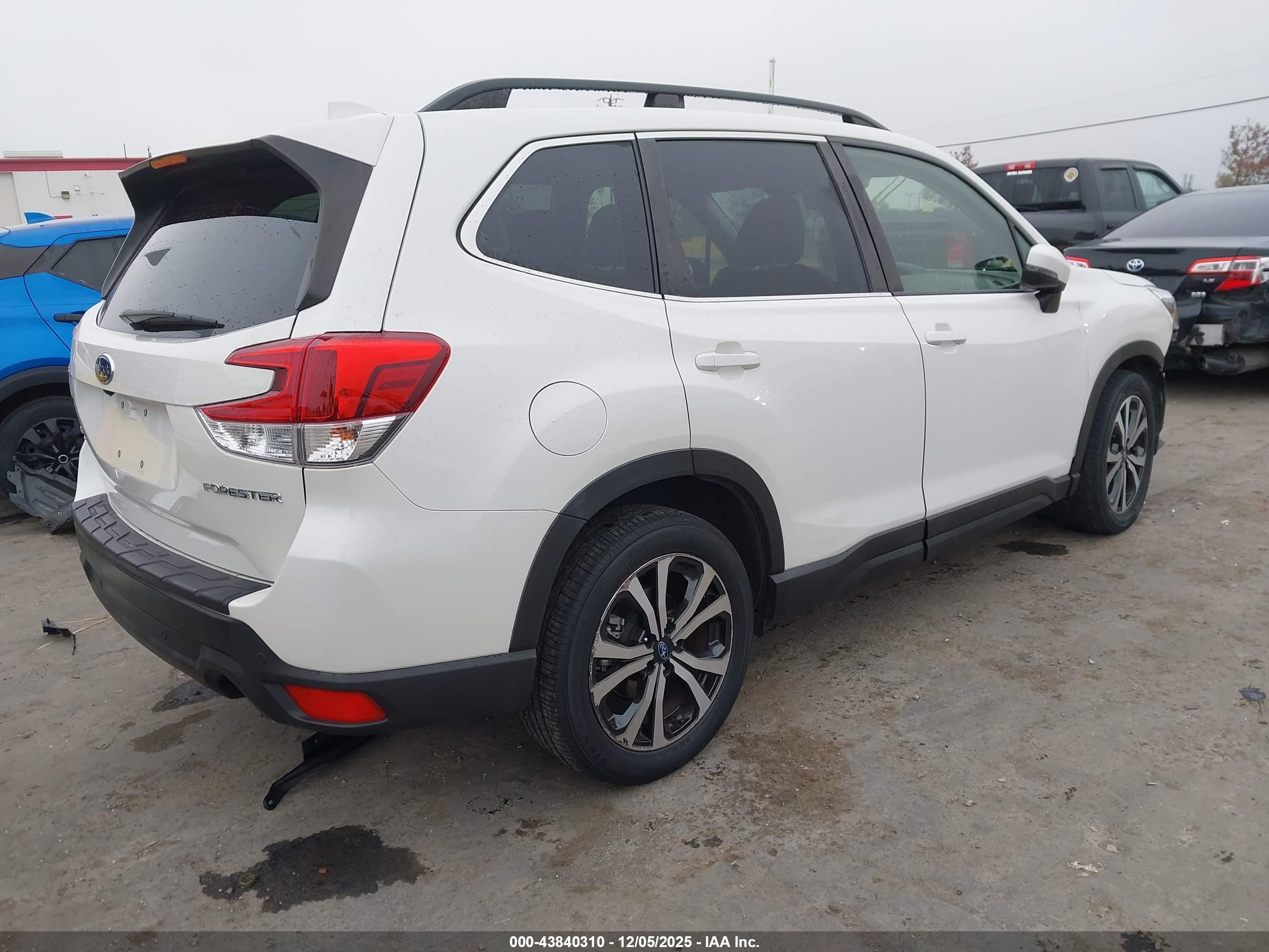 SUBARU FORESTER image 4