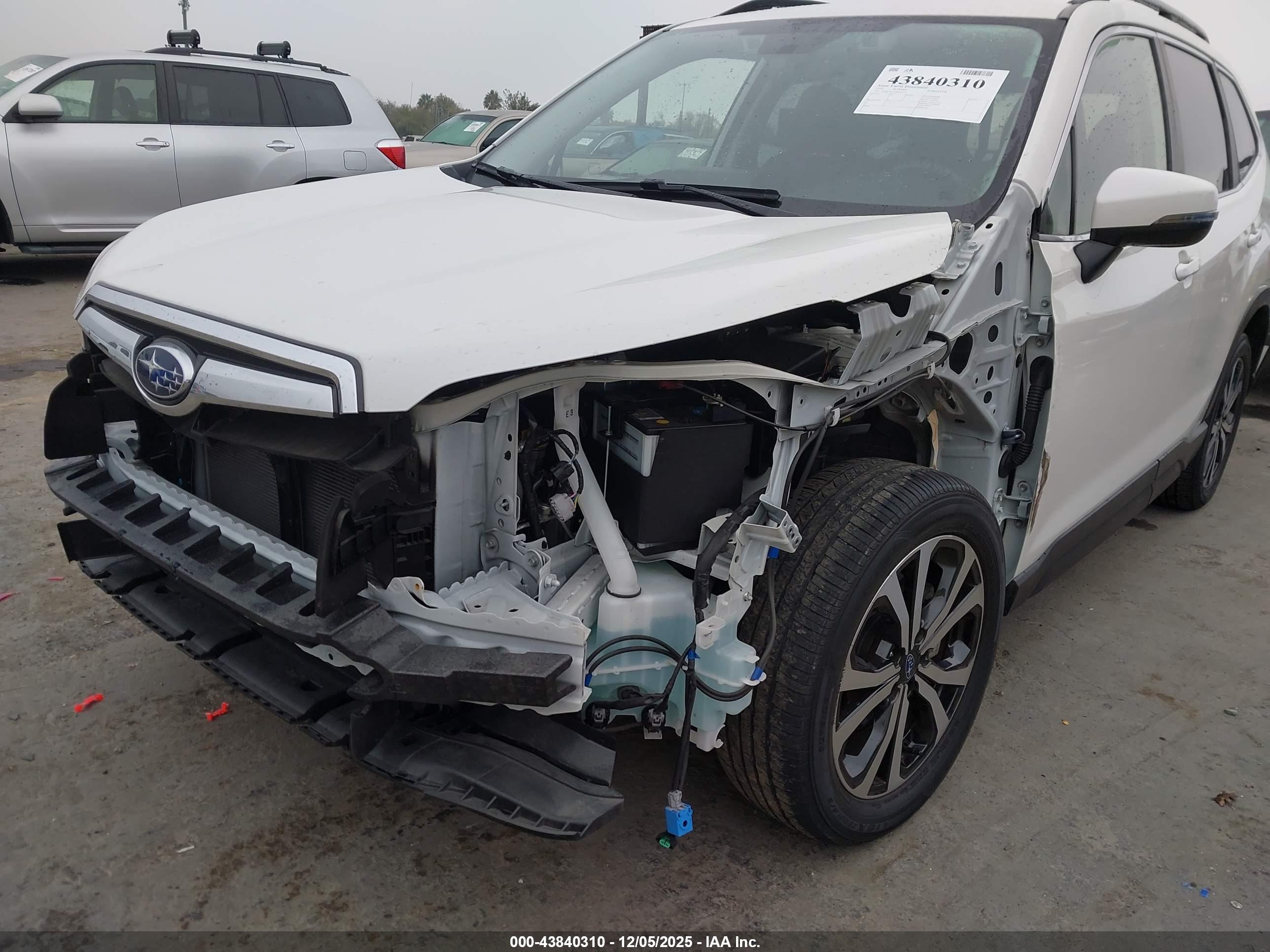 SUBARU FORESTER image 6